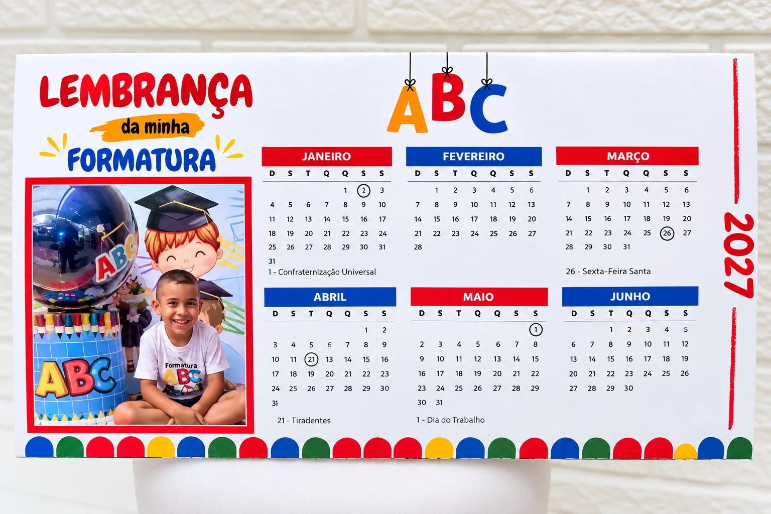 8 Modelos de Calendários de Mesa 2027 Editáveis no Canva — amostra 1: Crie lembrancinhas personalizadas e encante seus…