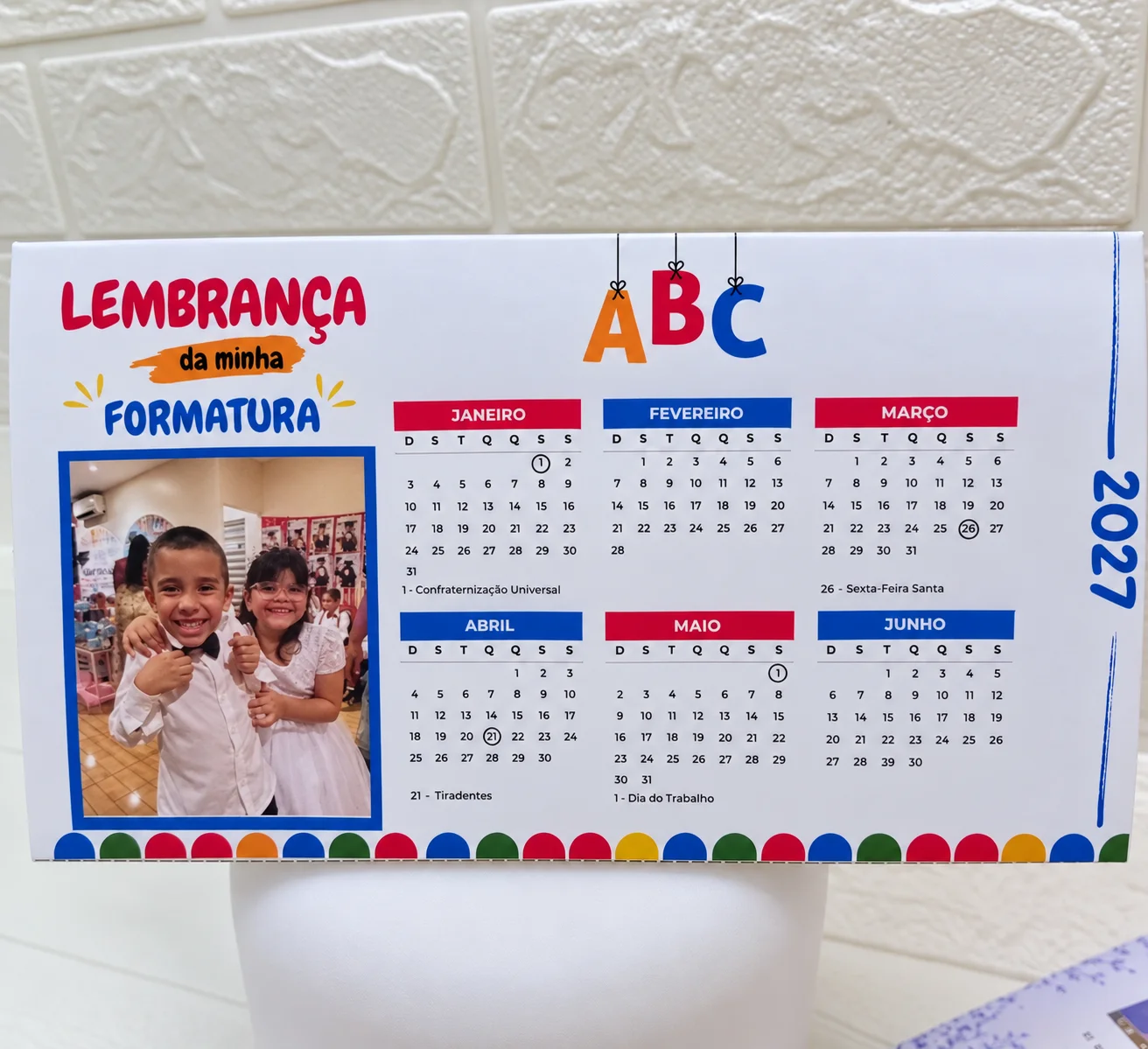 8 Modelos de Calendários de Mesa 2027 Editáveis no Canva — amostra 2: Arquivo digital com 8 modelos de calendários de mesa…