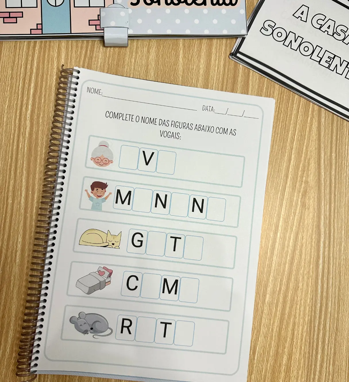 A Casa Sonolenta: Kit de Sequência Didática para Alfabetização — amostra 6: Explore linguagem e matemática com o kit A Casa…