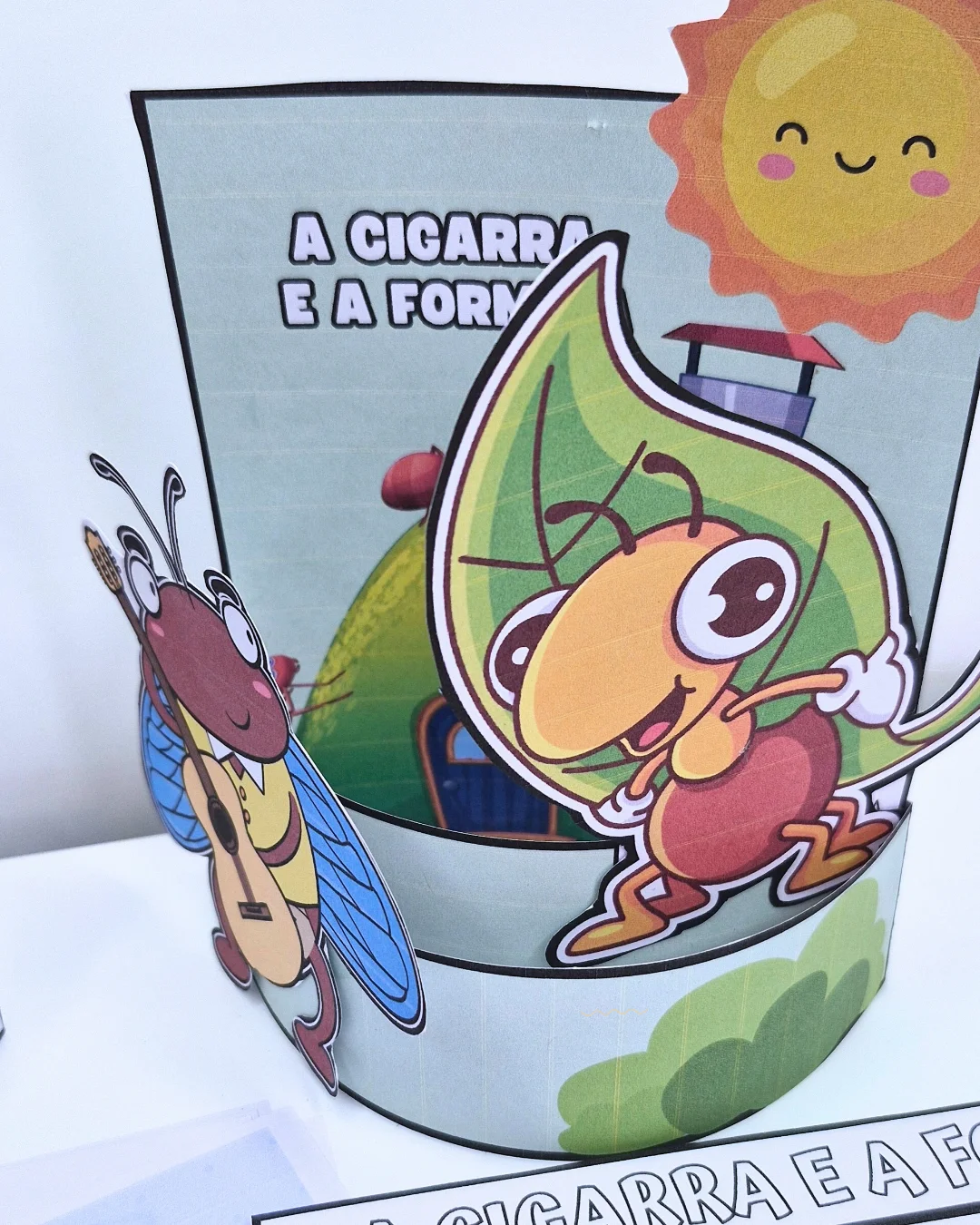 A Cigarra e a Formiga: Atividades de Português com cenária — amostra 6: Atividades de interpretação de texto com a fábula A…