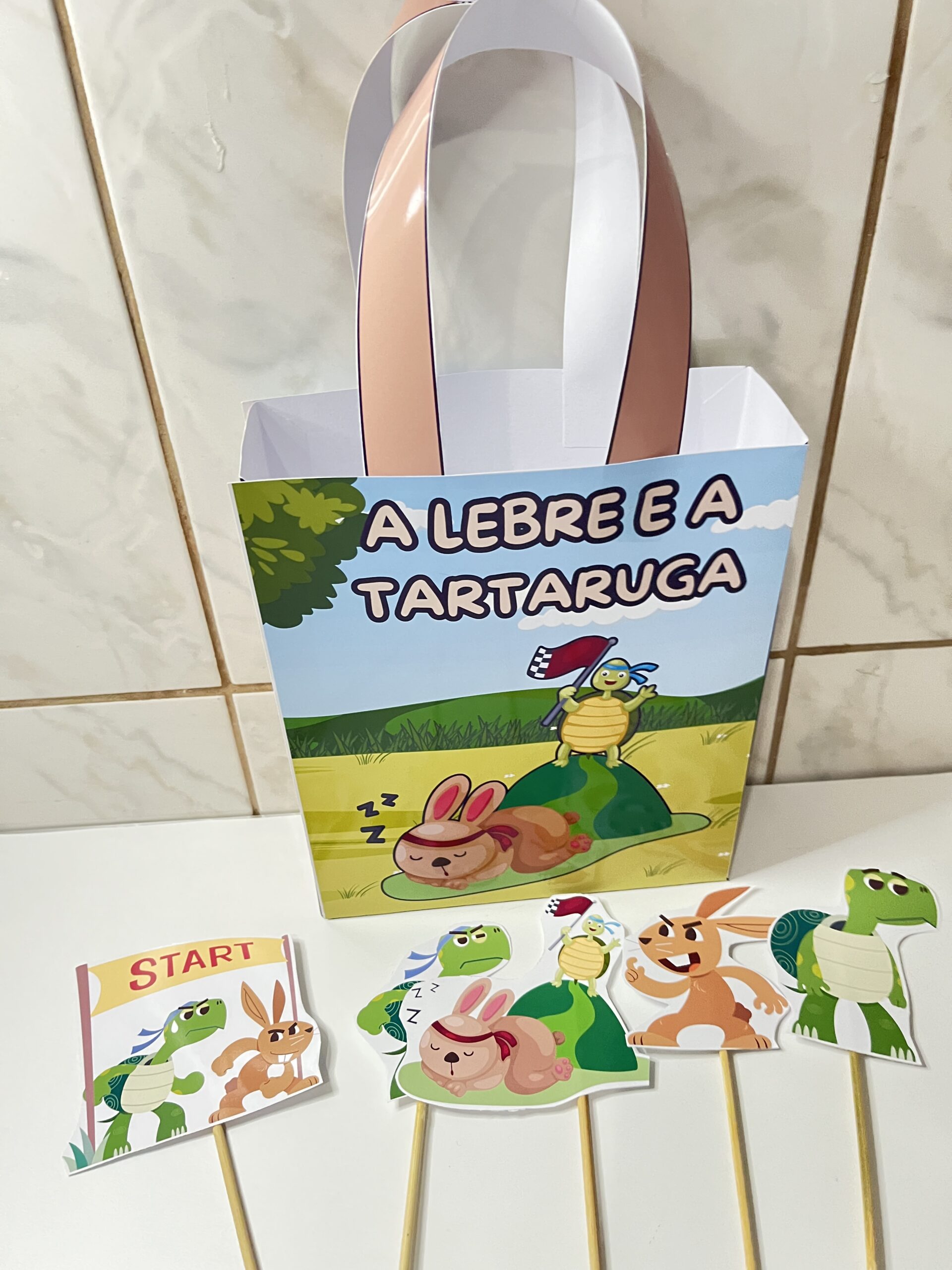 A lebre e a tartaruga sacola teatral + bônus especial | Educação Infantil e Anos Iniciais — capa do material