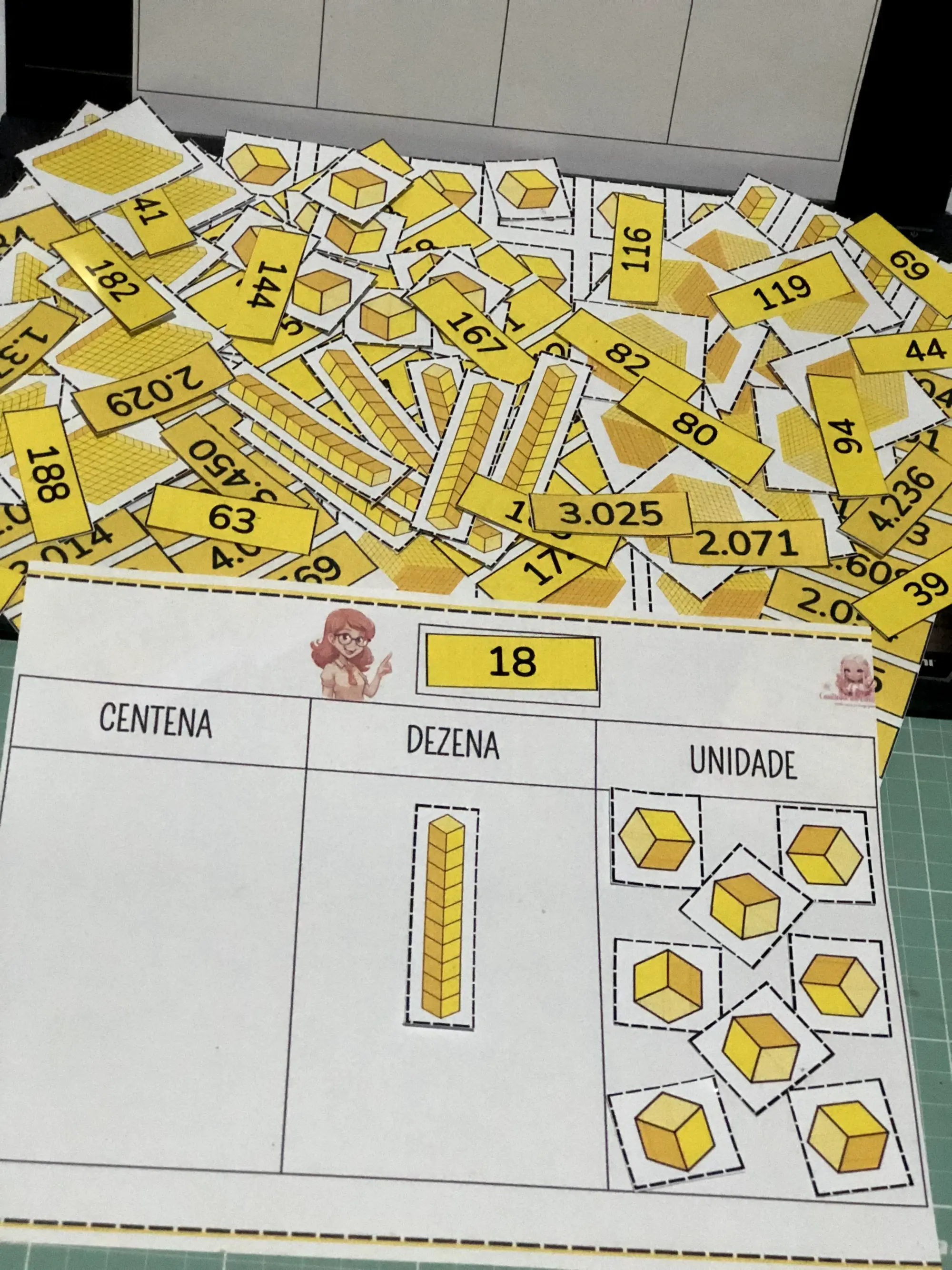 ALFABETIZAÇÃO MATEMÁTICA – SISTEMA DE NUMERAÇÃO MATERIAL DOURADO — amostra 1: Unidade, dezena e centena ficam muito mais…
