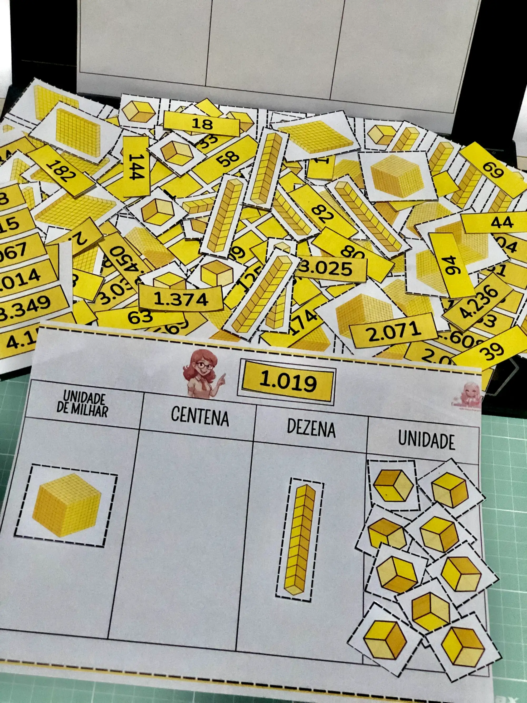 ALFABETIZAÇÃO MATEMÁTICA – SISTEMA DE NUMERAÇÃO MATERIAL DOURADO — amostra 2: Unidade, dezena e centena ficam muito mais…