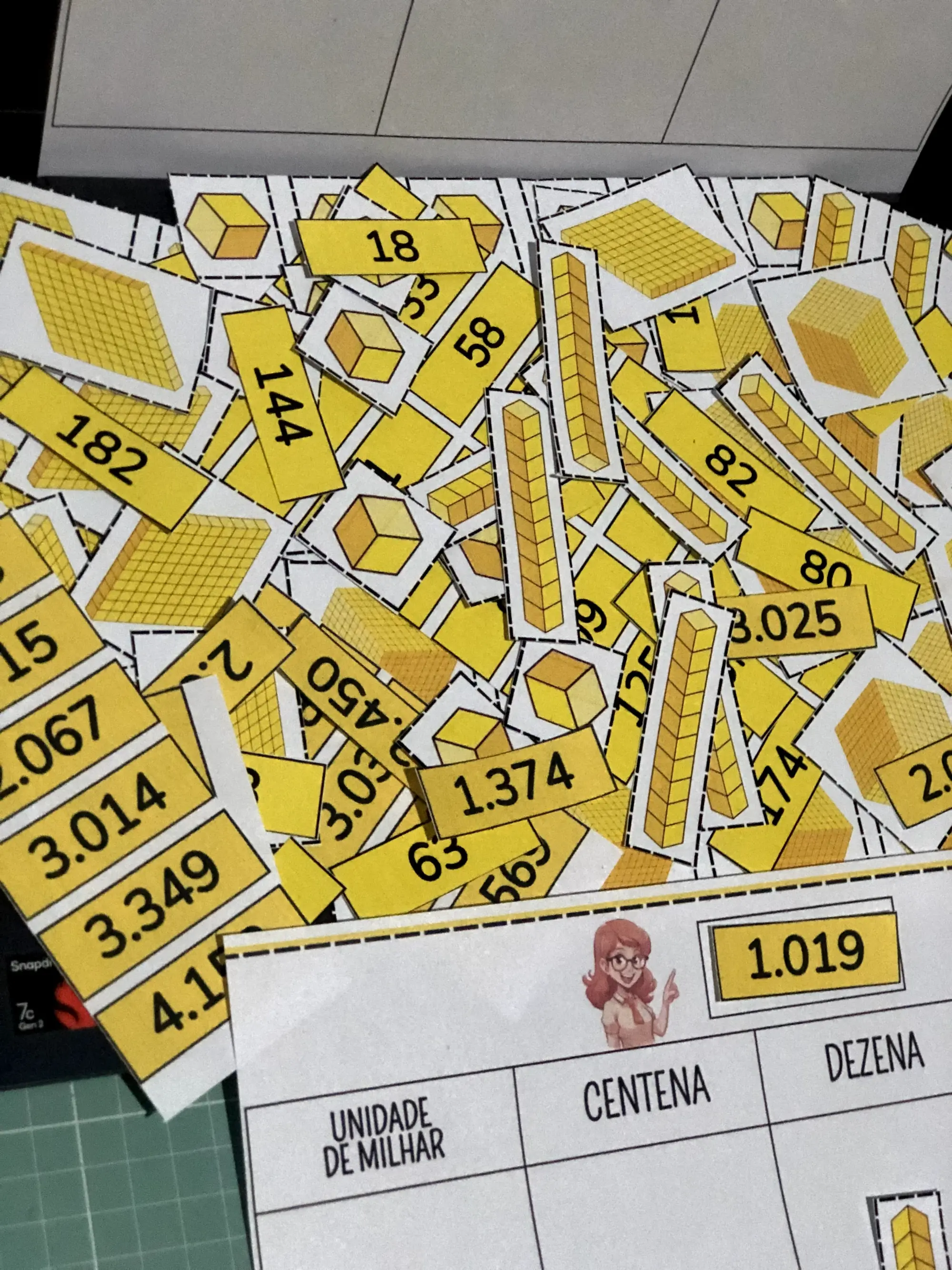 ALFABETIZAÇÃO MATEMÁTICA – SISTEMA DE NUMERAÇÃO MATERIAL DOURADO — amostra 4: Unidade, dezena e centena ficam muito mais…