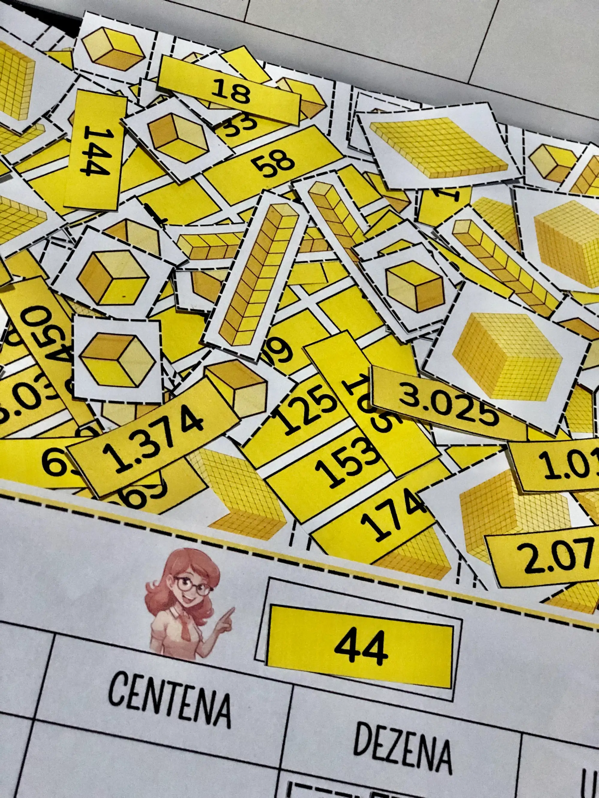 ALFABETIZAÇÃO MATEMÁTICA – SISTEMA DE NUMERAÇÃO MATERIAL DOURADO — amostra 6: Unidade, dezena e centena ficam muito mais…