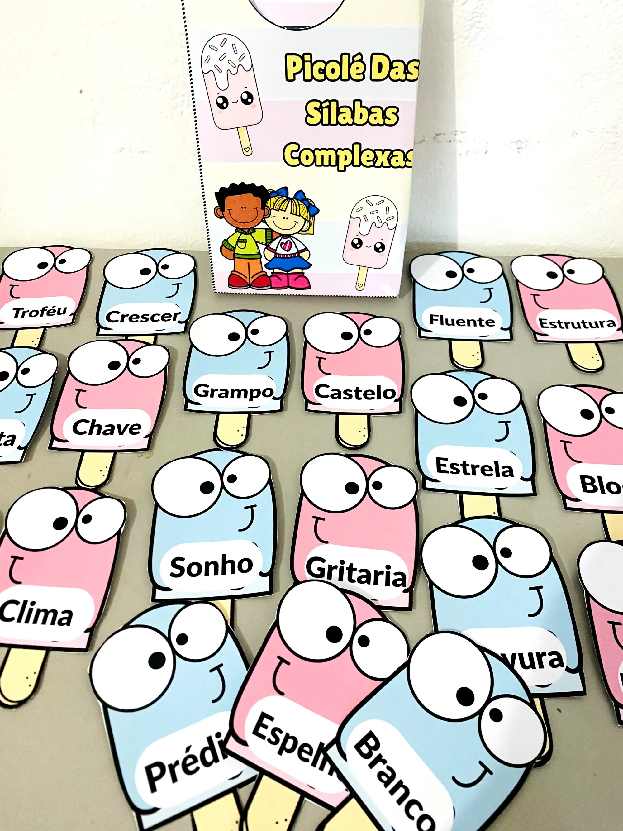 ALFABETIZAÇÃO – PICOLÉ DAS SÍLABAS COMPLEXAS 🍦✨ — amostra 4: O Picolé das Sílabas Complexas é um recurso pedagógico criado… ALFABETIZAÇÃO – PICOLÉ DAS SÍLABAS COMPLEXAS 🍦✨ — amostra 4: O Picolé das Sílabas Complexas é um recurso pedagógico criado…