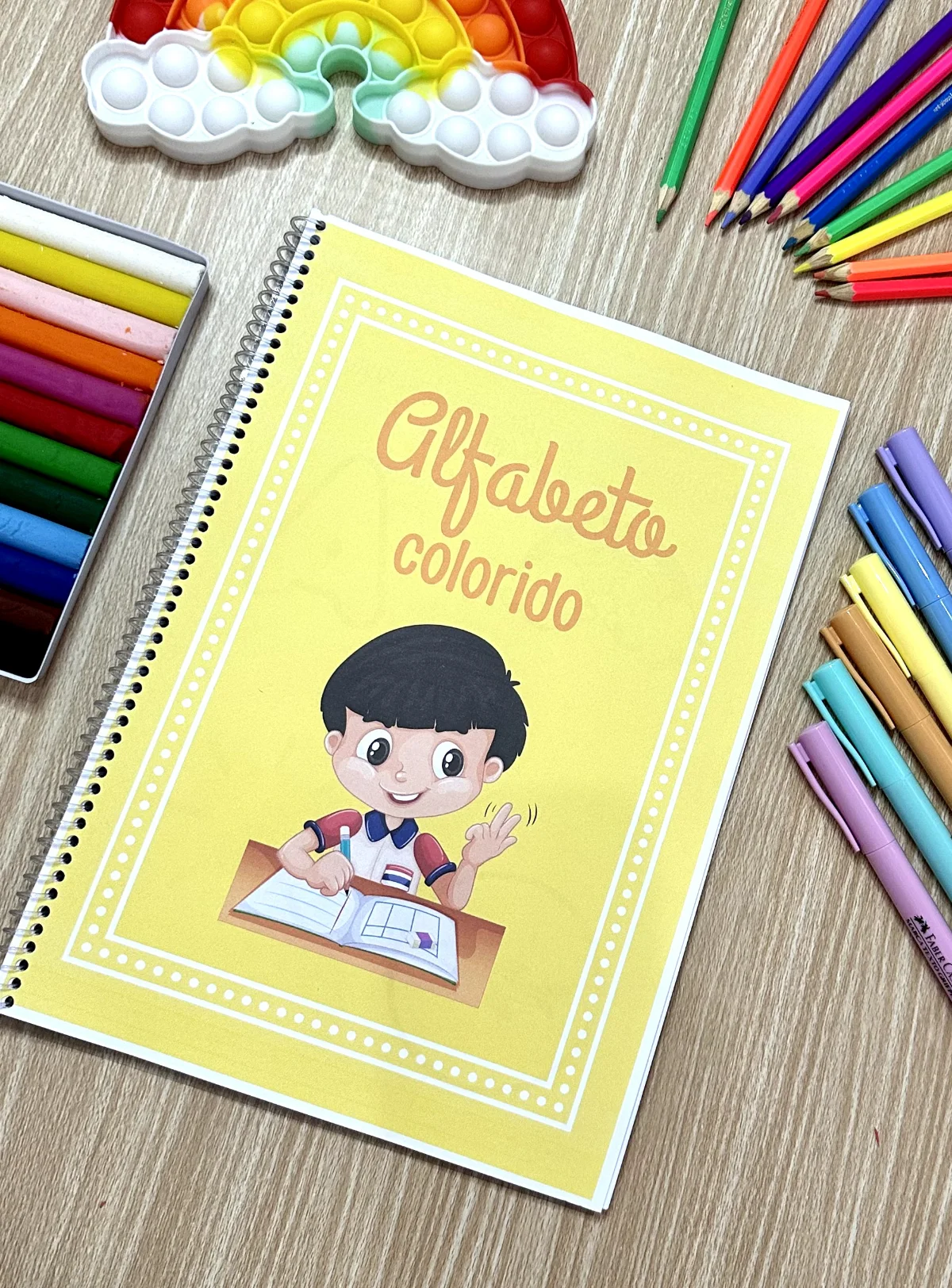 ALFABETO COLORIDO - EDUCAÇÃO INFANTIL E ENSINO FUNDAMENTAL — amostra 1: O arquivo Apostila Alfabeto Colorido inclui…