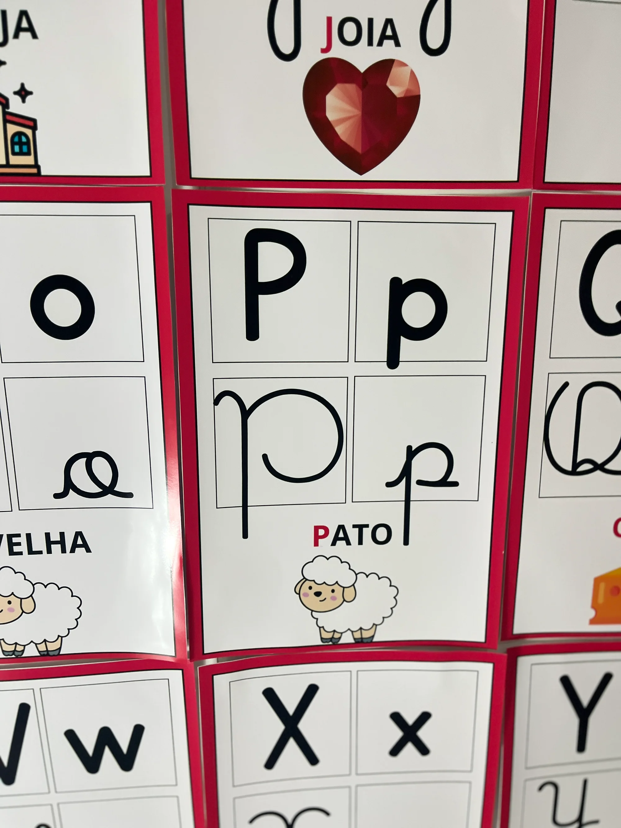 Alfabeto de Parede – 4 Tipos de Letras com Imagens — amostra 2: Alfabeto de parede completo com as letras apresentadas em…
