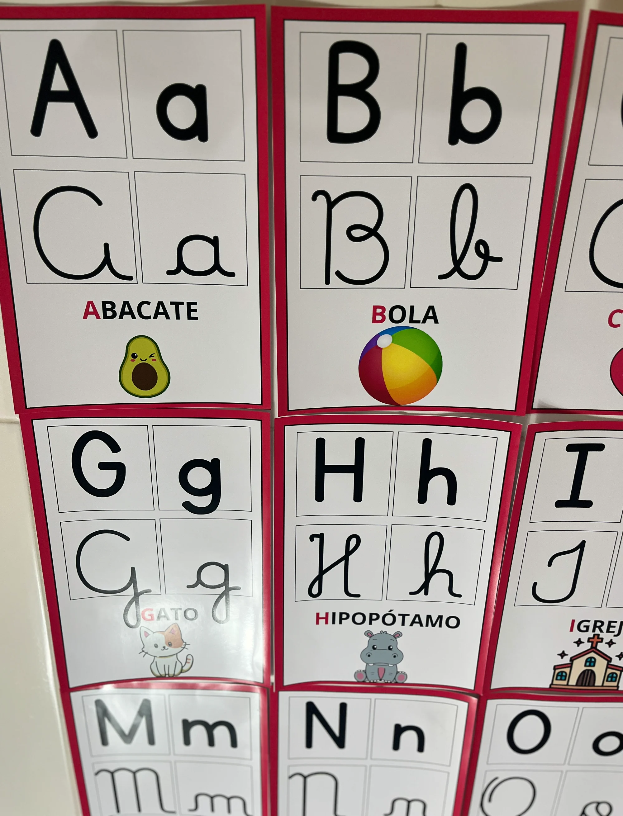 Alfabeto de Parede – 4 Tipos de Letras com Imagens — amostra 3: Alfabeto de parede completo com as letras apresentadas em…
