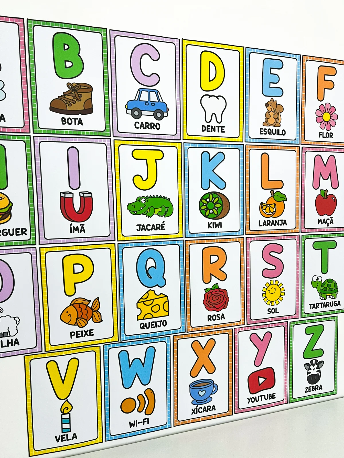 Alfabeto de Parede Ilustrado | Educação Infantil — amostra 4: Alfabeto de parede ilustrado com letras grandes, coloridas e…