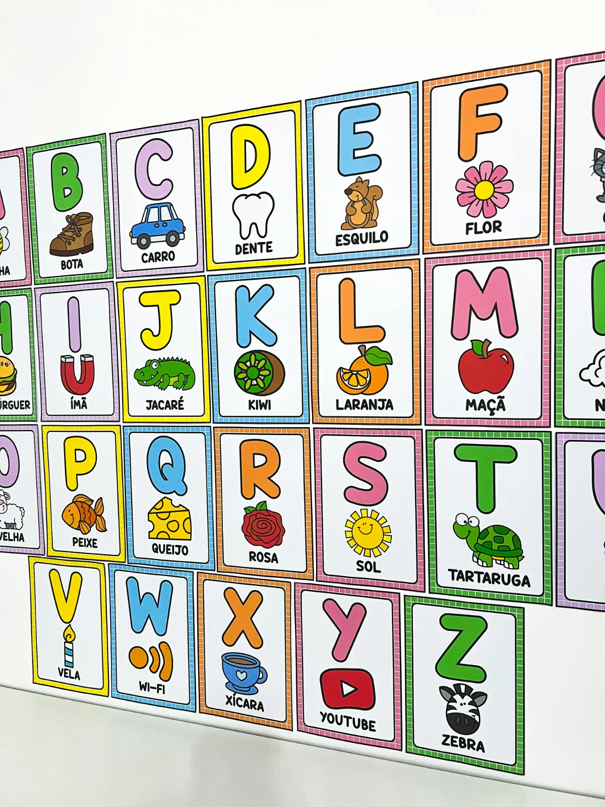 Alfabeto de Parede Ilustrado | Educação Infantil — amostra 5: Alfabeto de parede ilustrado com letras grandes, coloridas e…