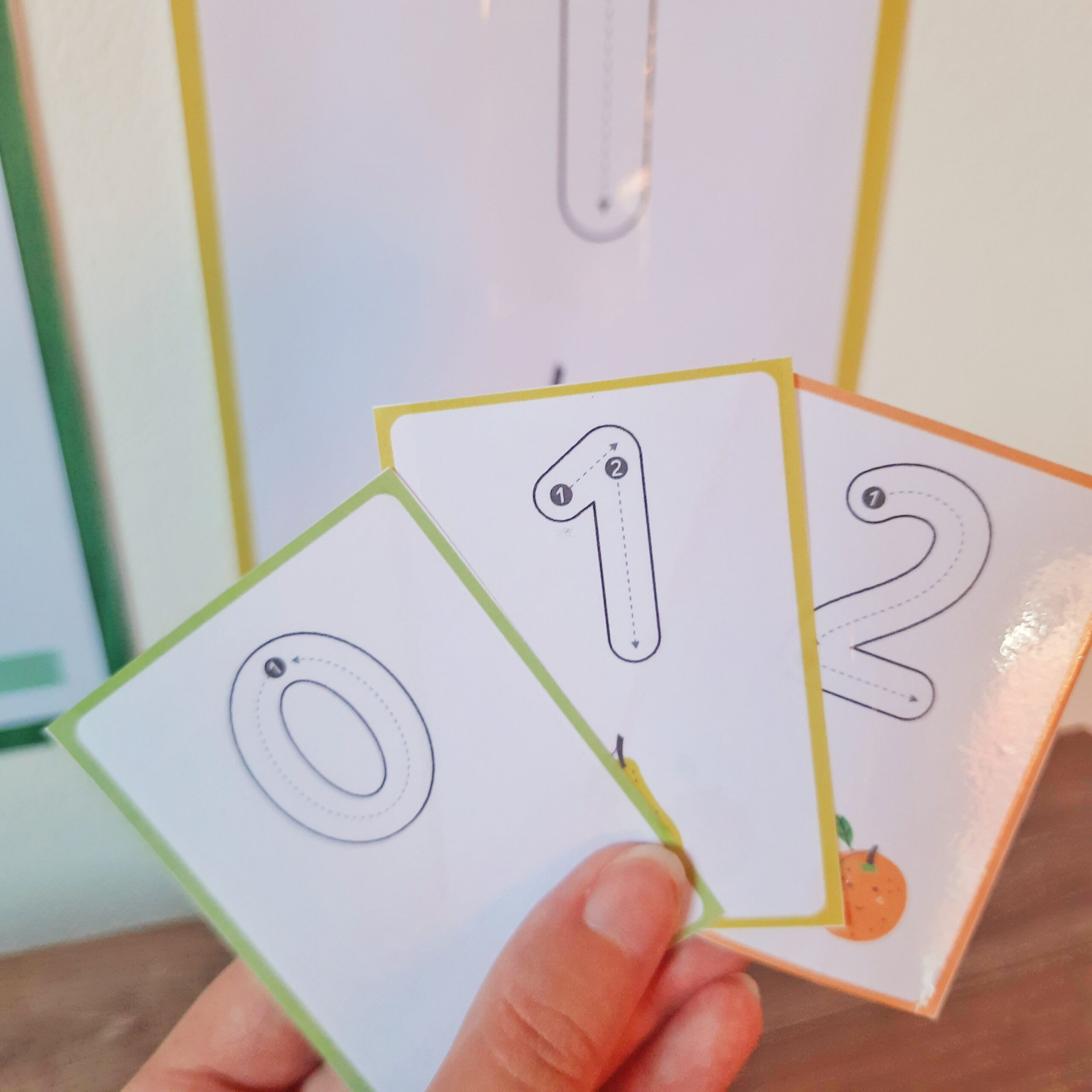 Alfabeto de parede ilustrado + Numerais de 0 a 20 — amostra 5: Organize referências visuais para a turma com alfabeto e…