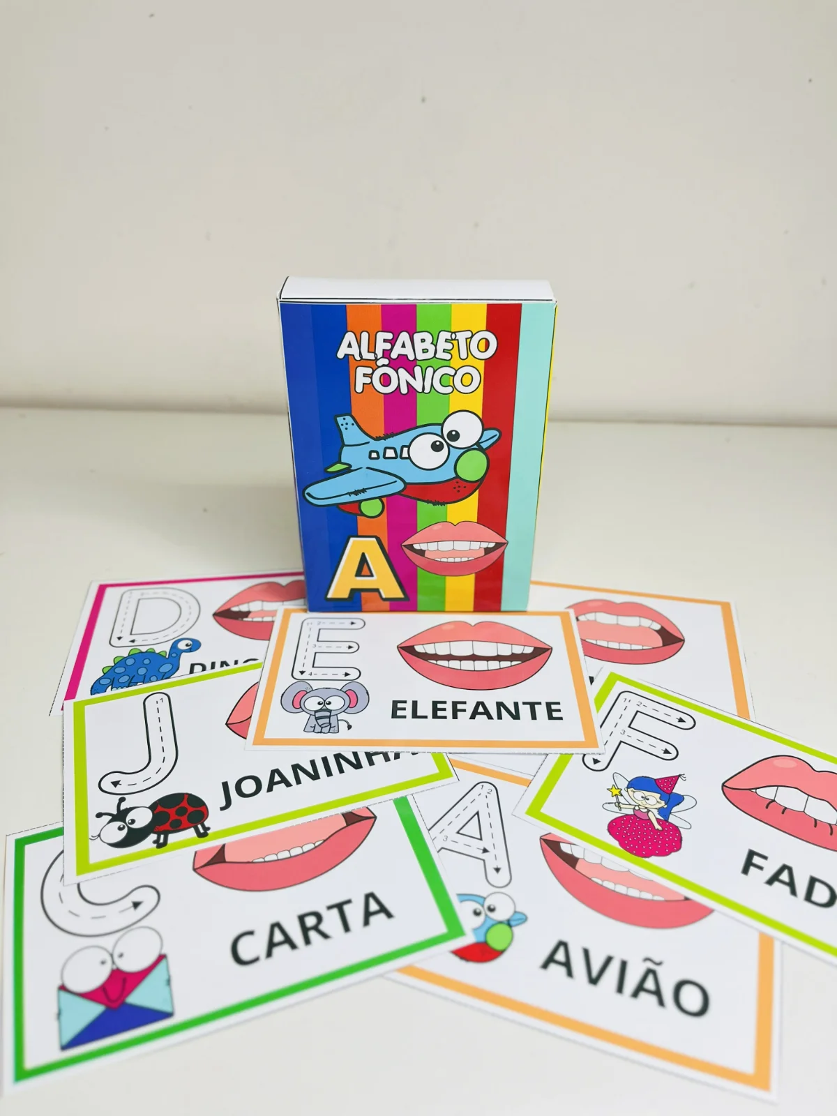 Alfabeto Fônico | Educação Infantil e Anos Iniciais — amostra 4: Ao associar cada letra ao seu respectivo som, a criança…