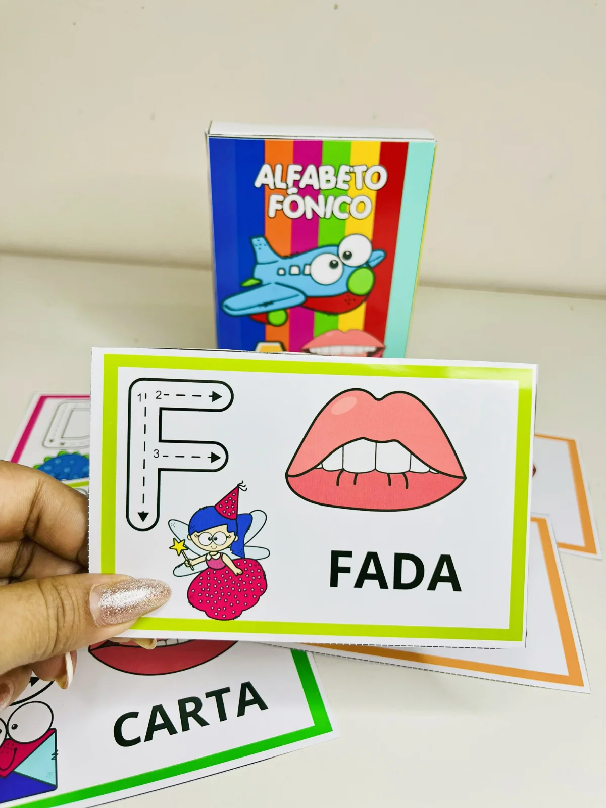 Alfabeto Fônico | Educação Infantil e Anos Iniciais — amostra 7: Ao associar cada letra ao seu respectivo som, a criança…