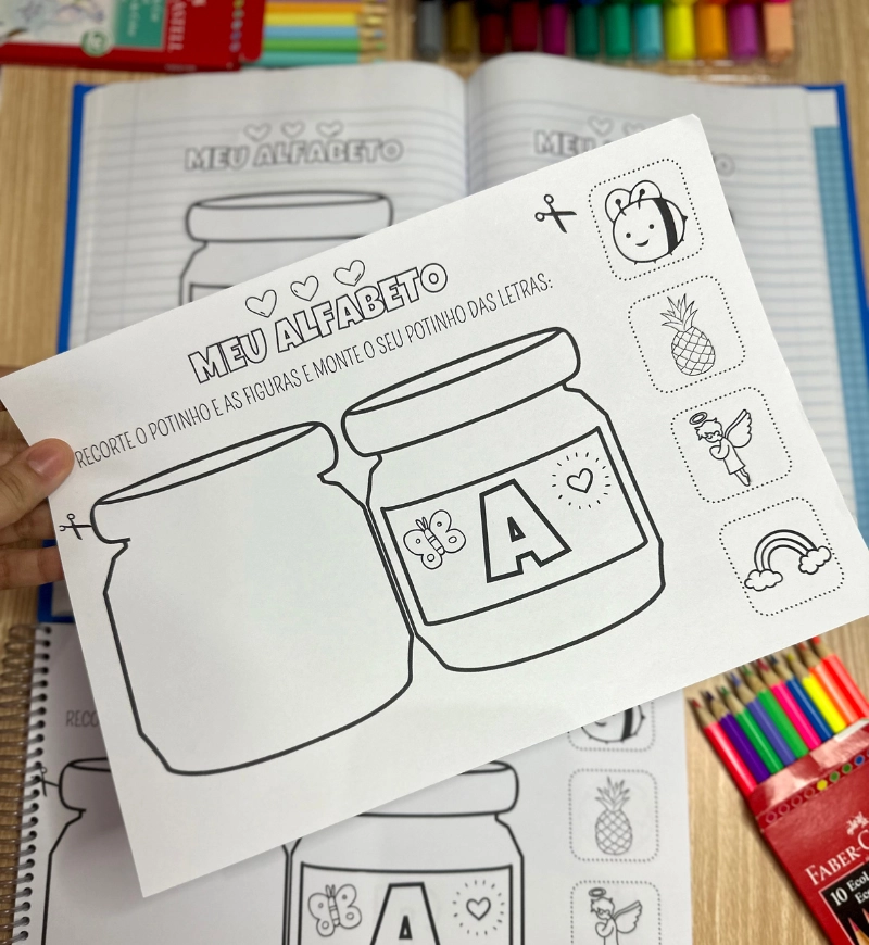 Alfabeto interativo: atividades de recorte e colagem em PDF — amostra 3: Como usar em sala de aula