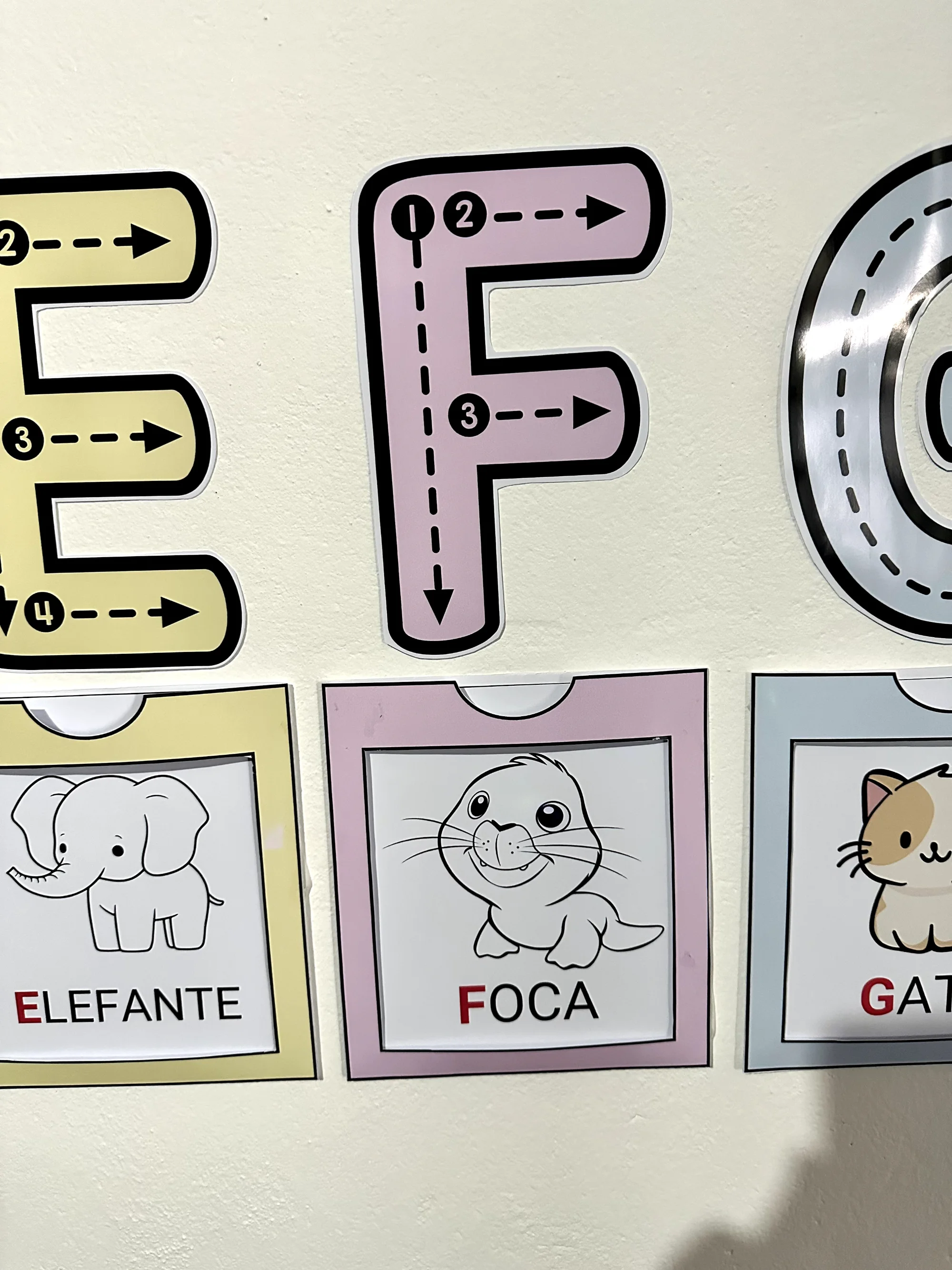 Alfabeto Mágico : Alfabeto de Parede Lúdico — amostra 1: Alfabeto de parede super lúdico para utilizar na sala de aula e…