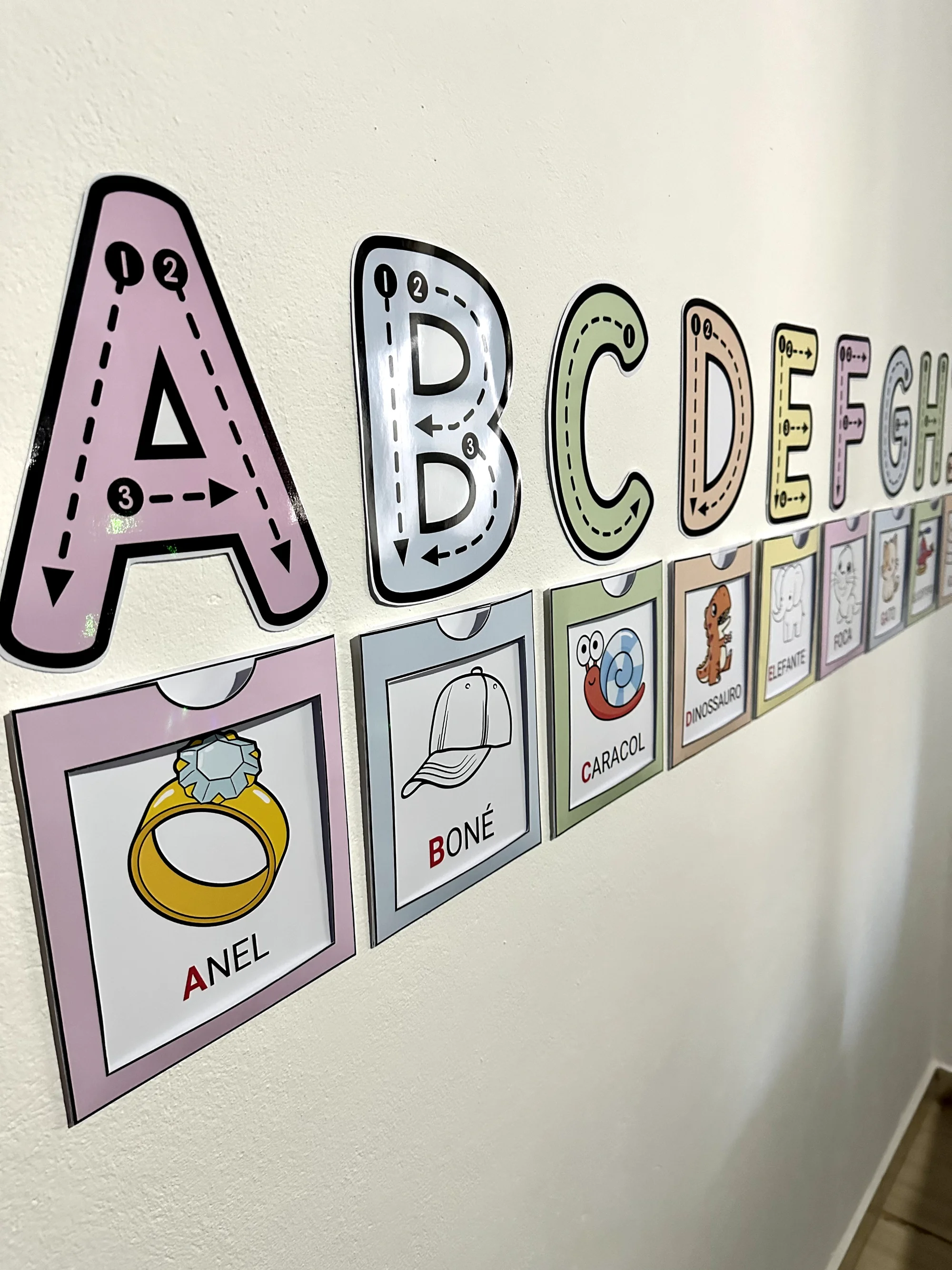Alfabeto Mágico : Alfabeto de Parede Lúdico — amostra 4: Alfabeto de parede super lúdico para utilizar na sala de aula e…