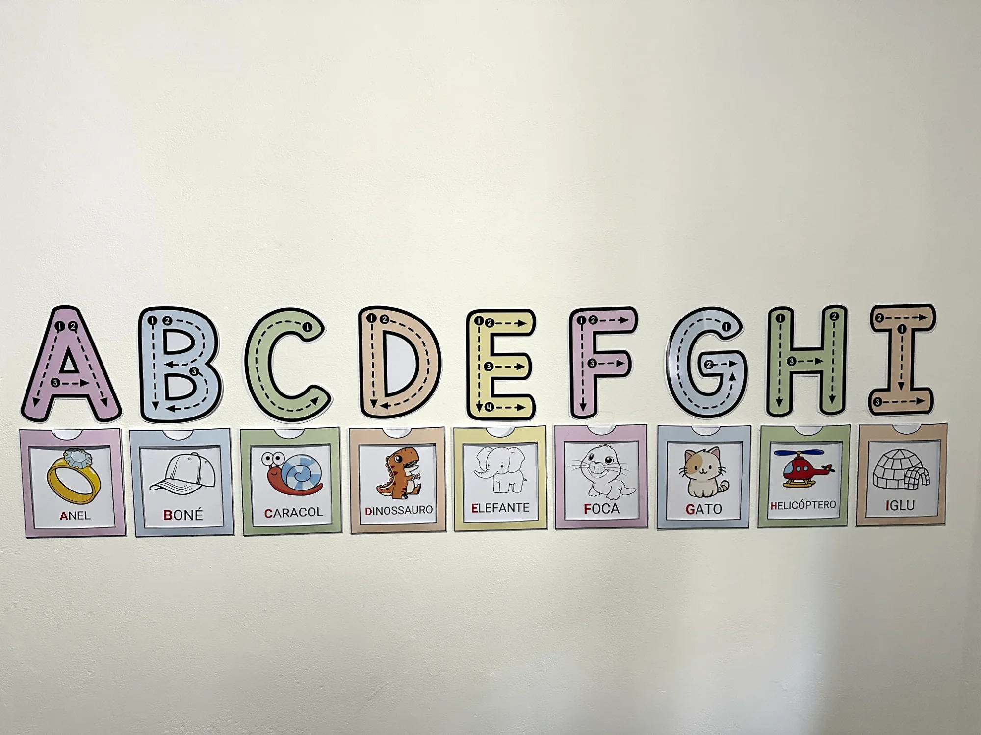 Alfabeto Mágico : Alfabeto de Parede Lúdico — amostra 5: Alfabeto de parede super lúdico para utilizar na sala de aula e…