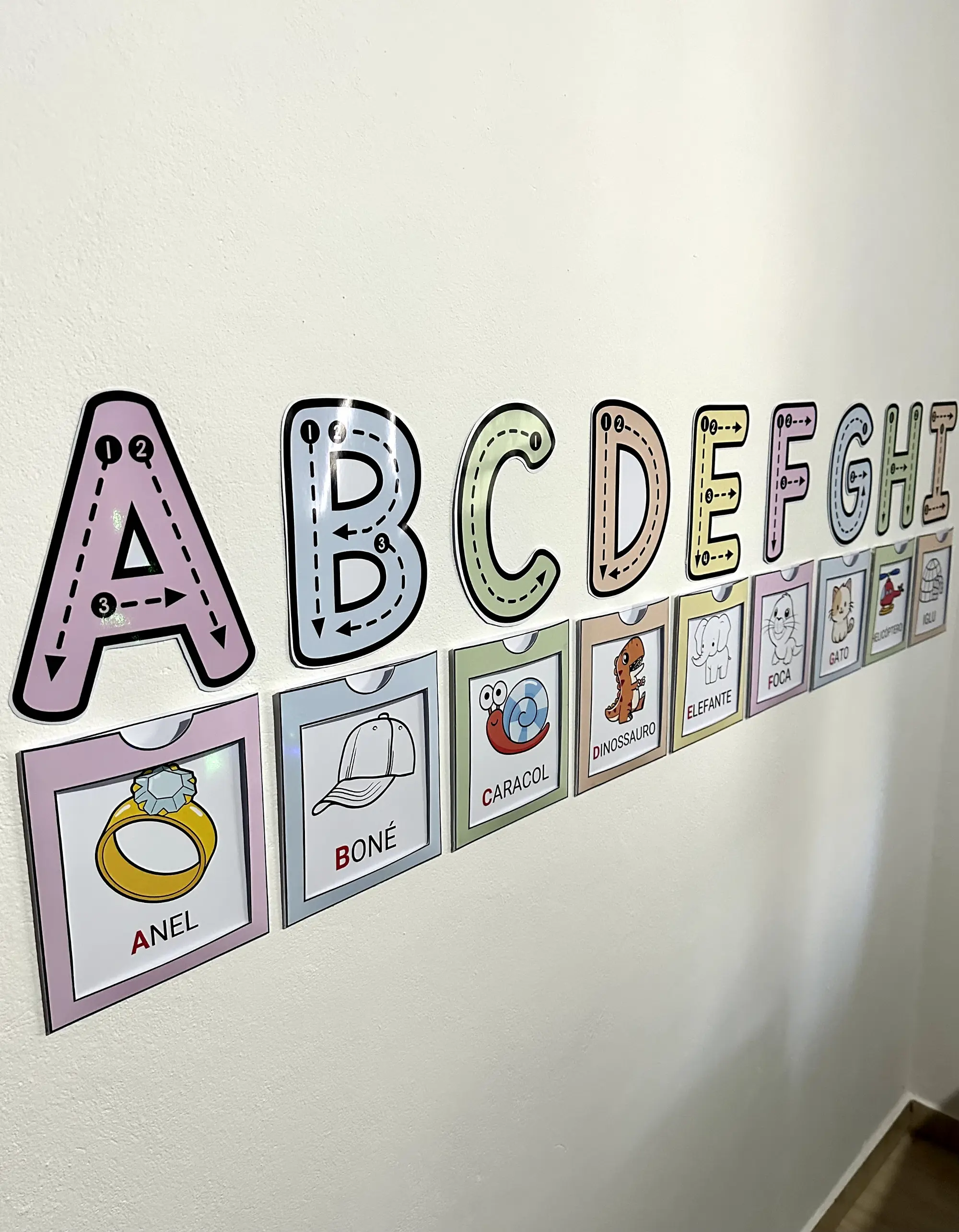 Alfabeto Mágico : Alfabeto de Parede Lúdico — amostra 6: Alfabeto de parede super lúdico para utilizar na sala de aula e…