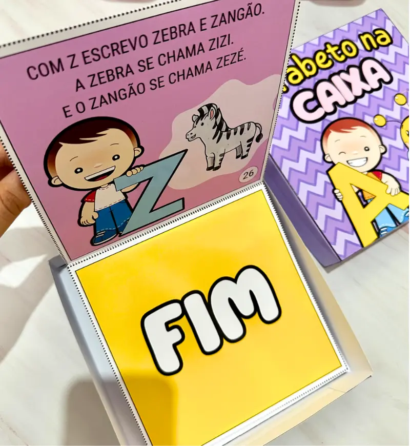 Alfabeto na Caixa: livro com textos curtos para alfabetização — amostra 5: Explore as letras com um livro em formato de…
