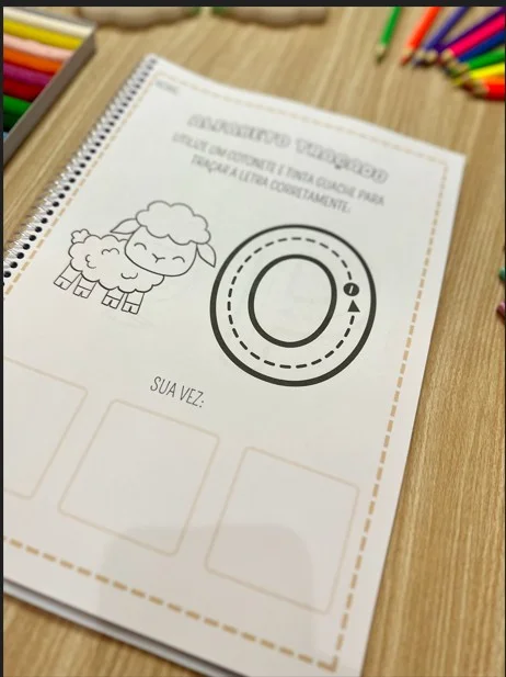 ✨ ALFABETO TRAÇADO – APRENDER AS LETRAS PODE SER MUITO MAIS DIVERTIDO! — amostra 4: Uma atividade prática e lúdica para…