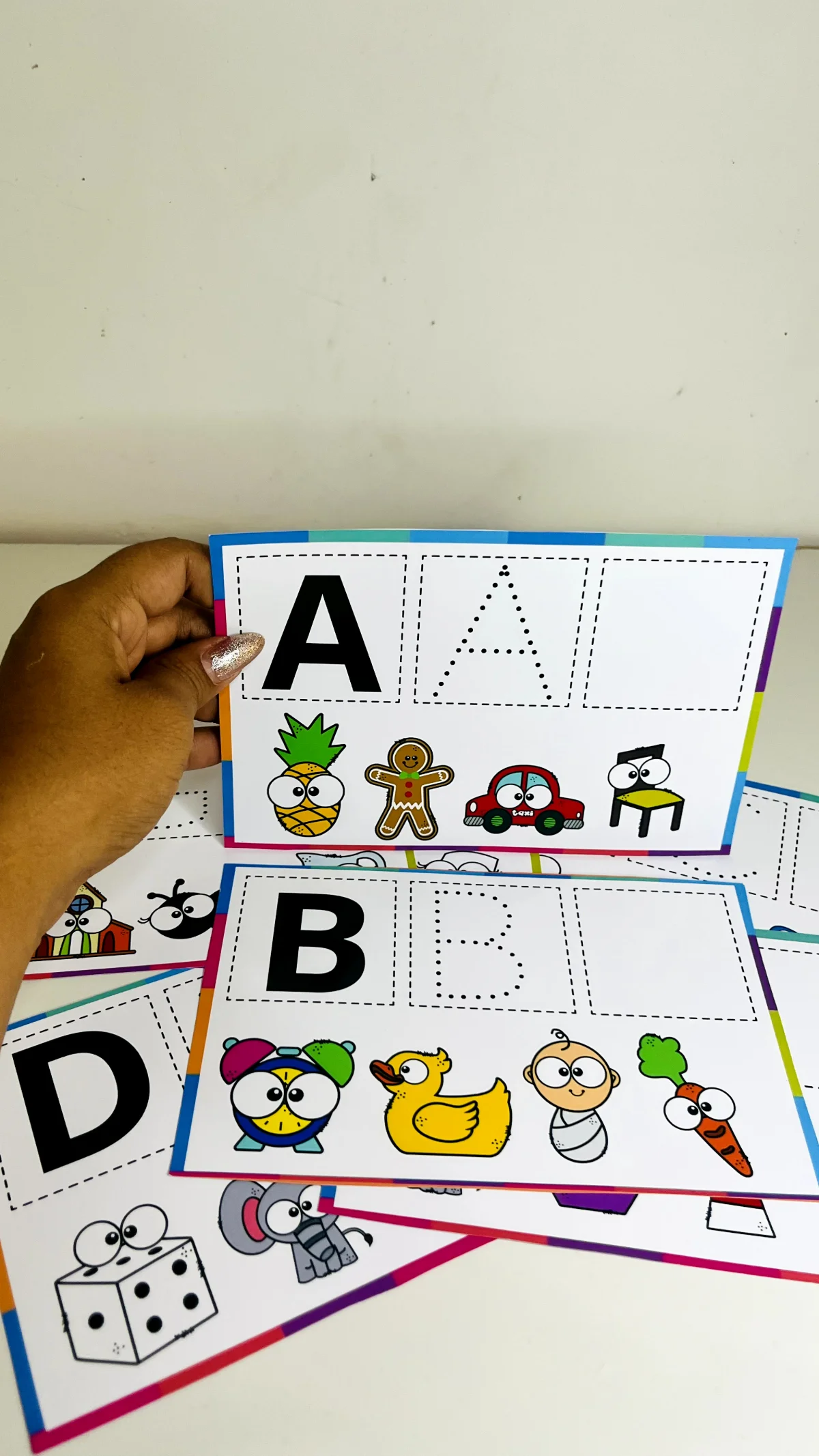 Alfabeto Tracejado - Fichas de Traçado das Letras, Material para imprimir, professores ensinarem alunos de forma fácil o aprendizado — capa do material