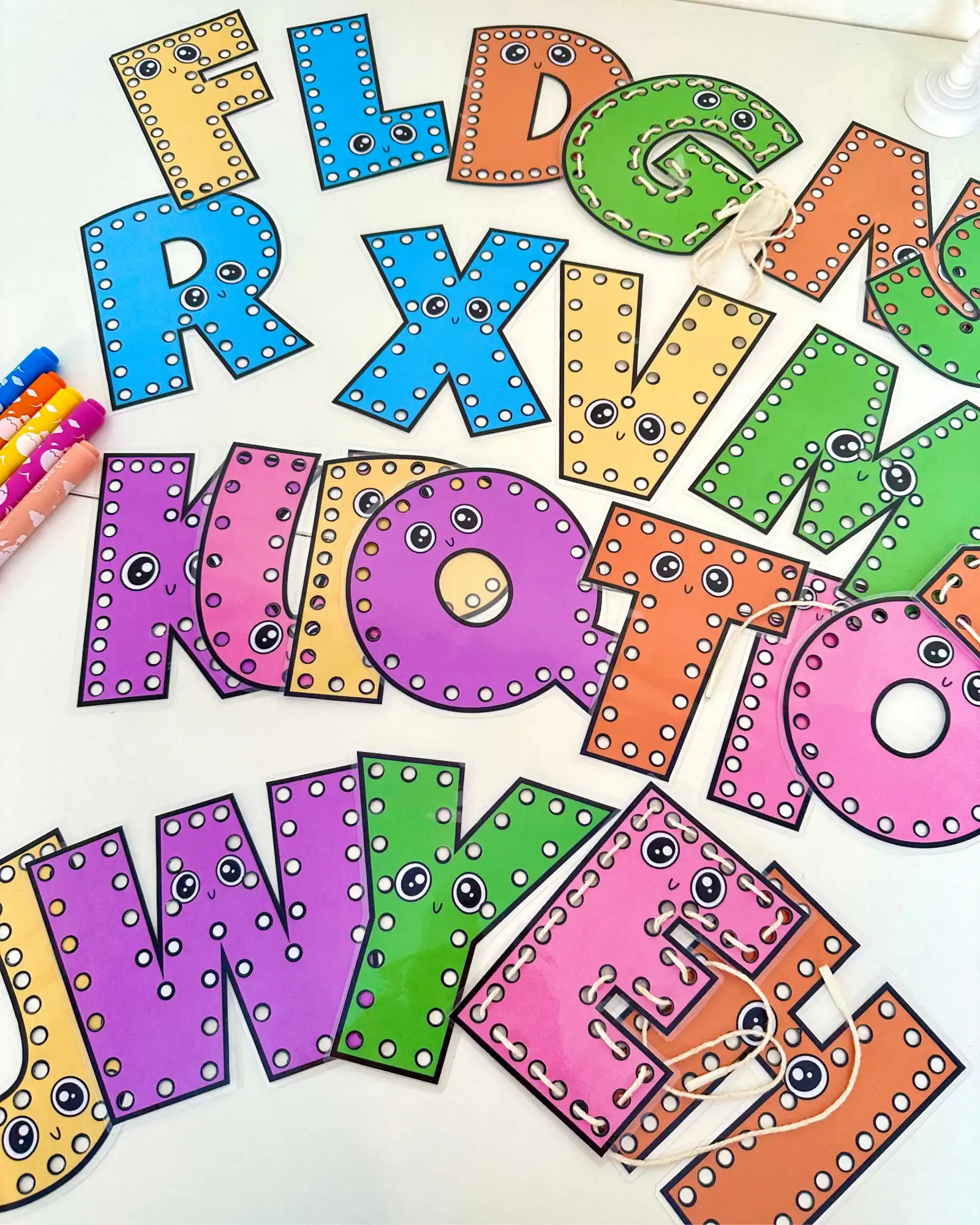 Alinhavo do Alfabeto : Atividade Lúdica Educação Infantil — amostra 1: Arquivo com placas de alinhavos de todas as letras…
