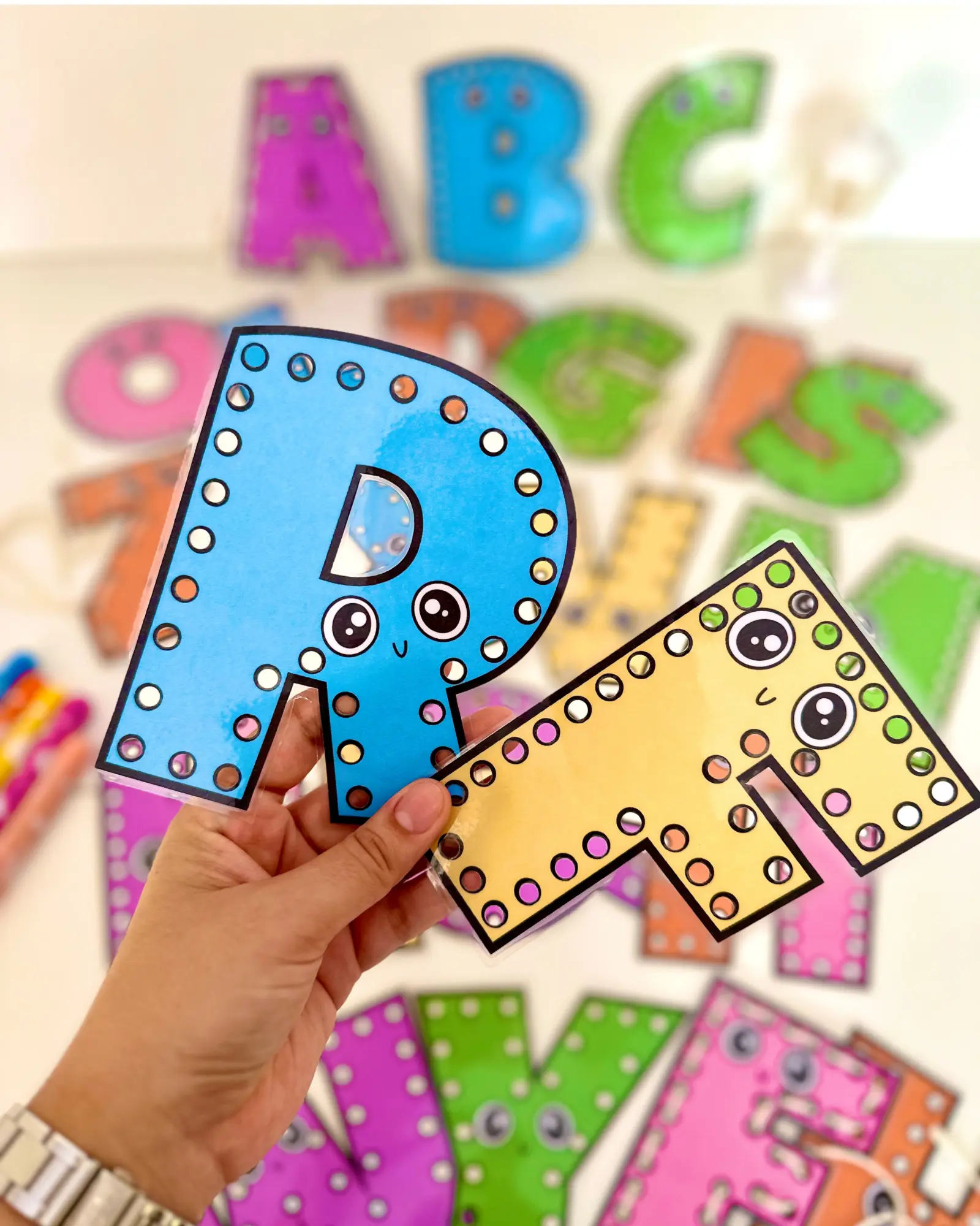 Alinhavo do Alfabeto : Atividade Lúdica Educação Infantil — amostra 7: Arquivo com placas de alinhavos de todas as letras…