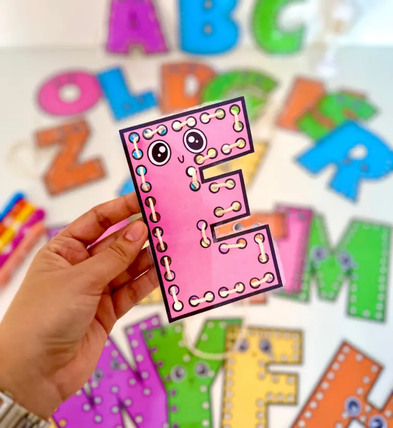 Alinhavos do Alfabeto em PDF para Educação Infantil — amostra 1: Alinhavos do alfabeto: letras e movimentos na mesma proposta