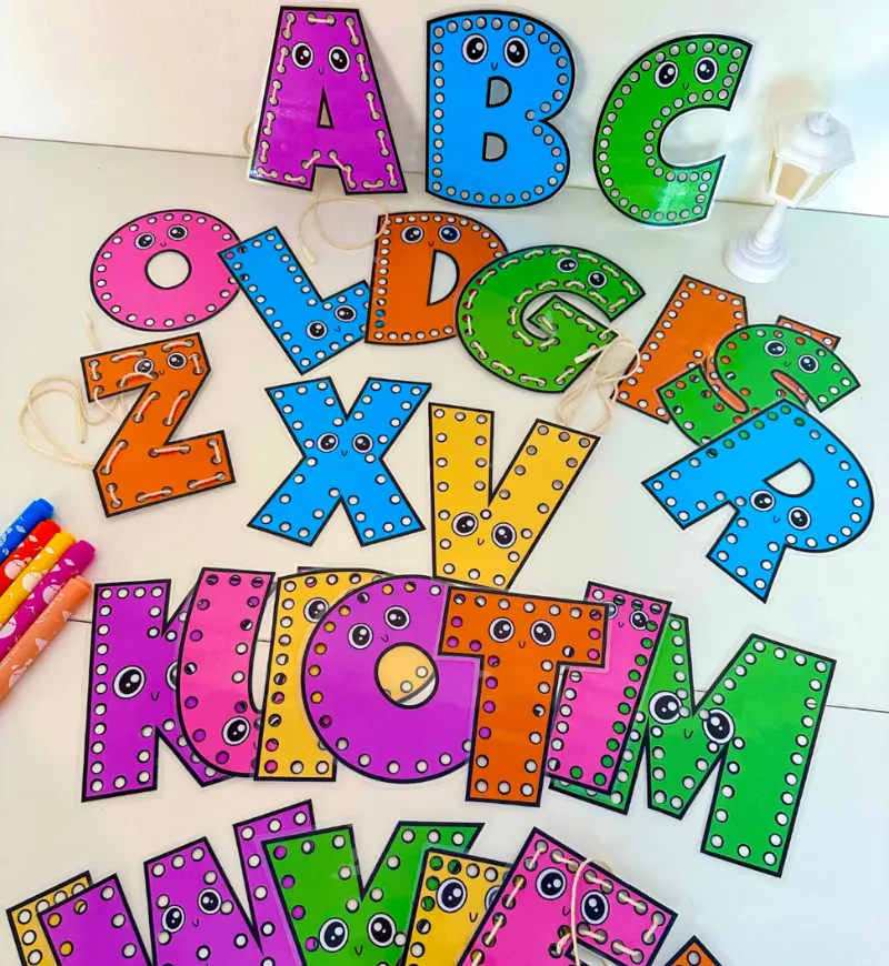 Alinhavos do Alfabeto em PDF para Educação Infantil — amostra 5: Trabalhe as letras e a coordenação motora fina com placas…