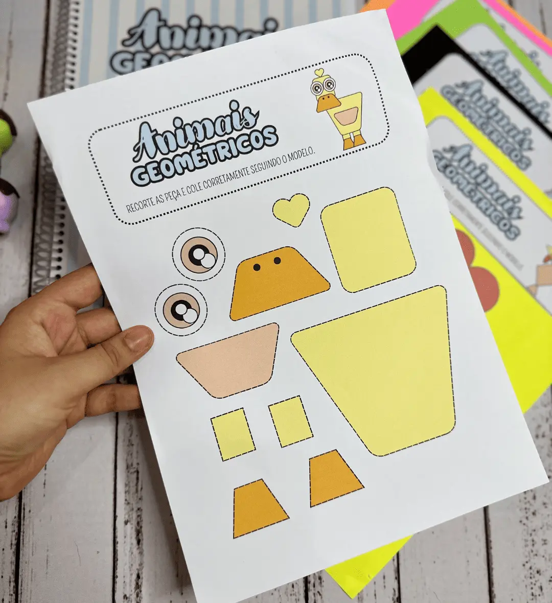 Animais geométricos: atividades de recorte e colagem em PDF — amostra 2: O que vem no material