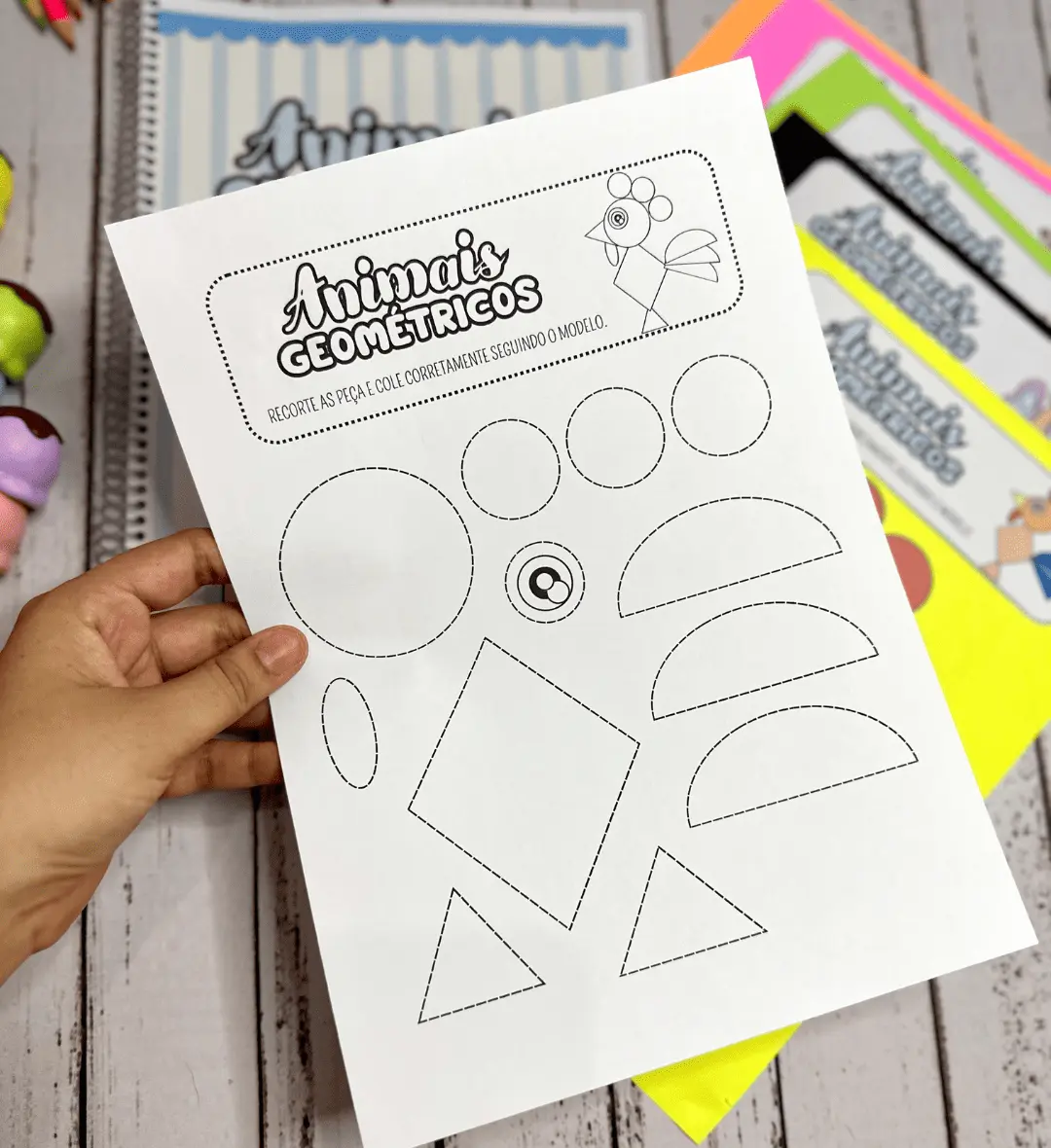 Animais geométricos: atividades de recorte e colagem em PDF — amostra 3: Como usar em sala de aula