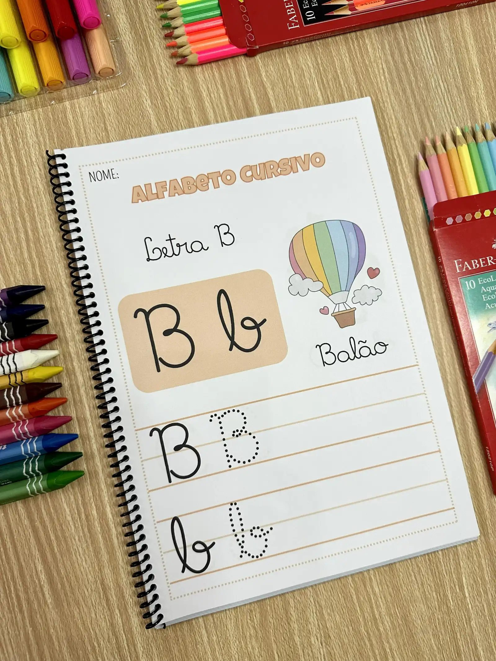 Apostila Alfabeto Cursivo | Alfabetização — amostra 1: A apostila Alfabeto Cursivo foi desenvolvida para auxiliar as…