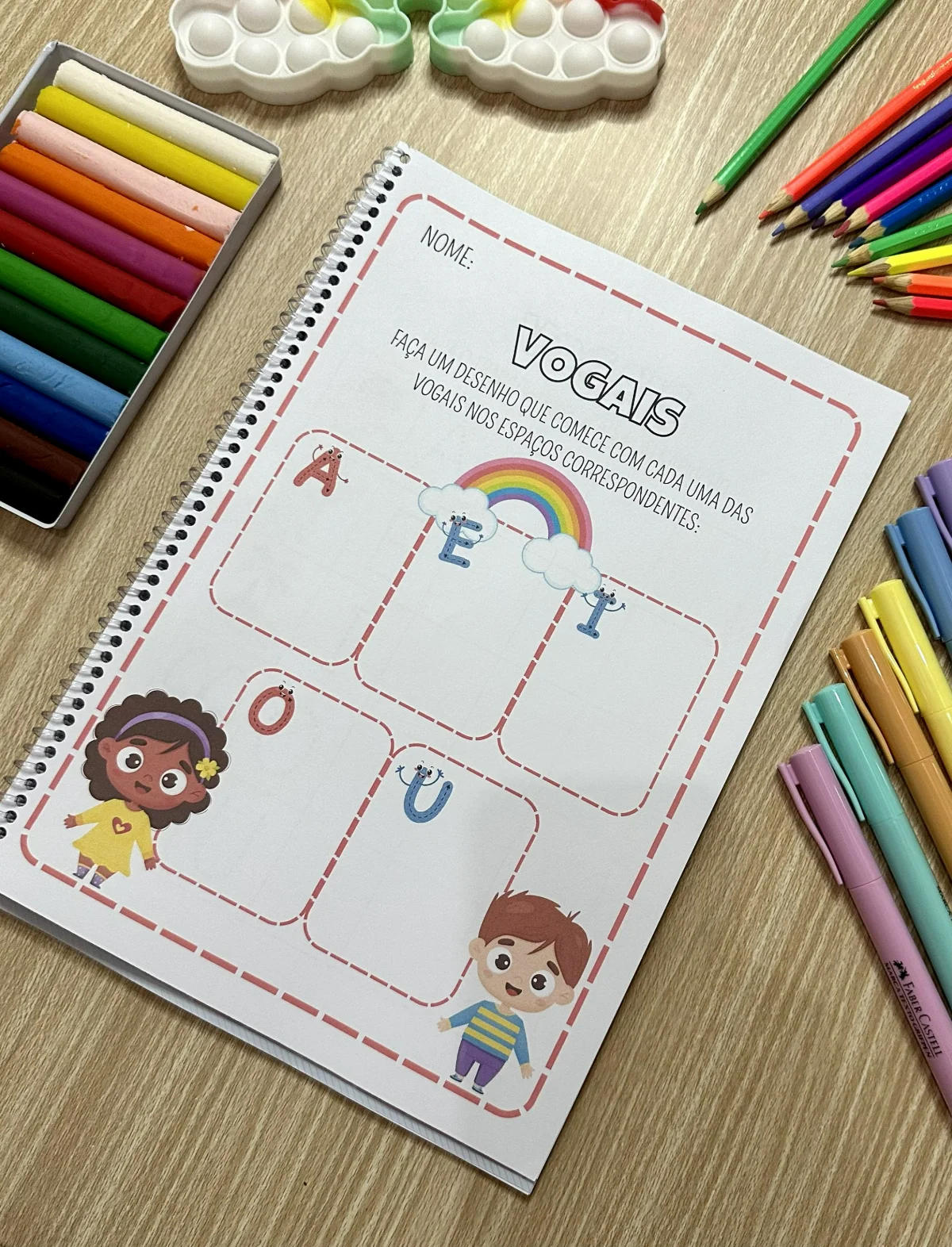 Apostila Conhecendo as Vogais | Educação Infantil e Alfabetização — amostra 3: A apostila possui 24 páginas de atividades ,…