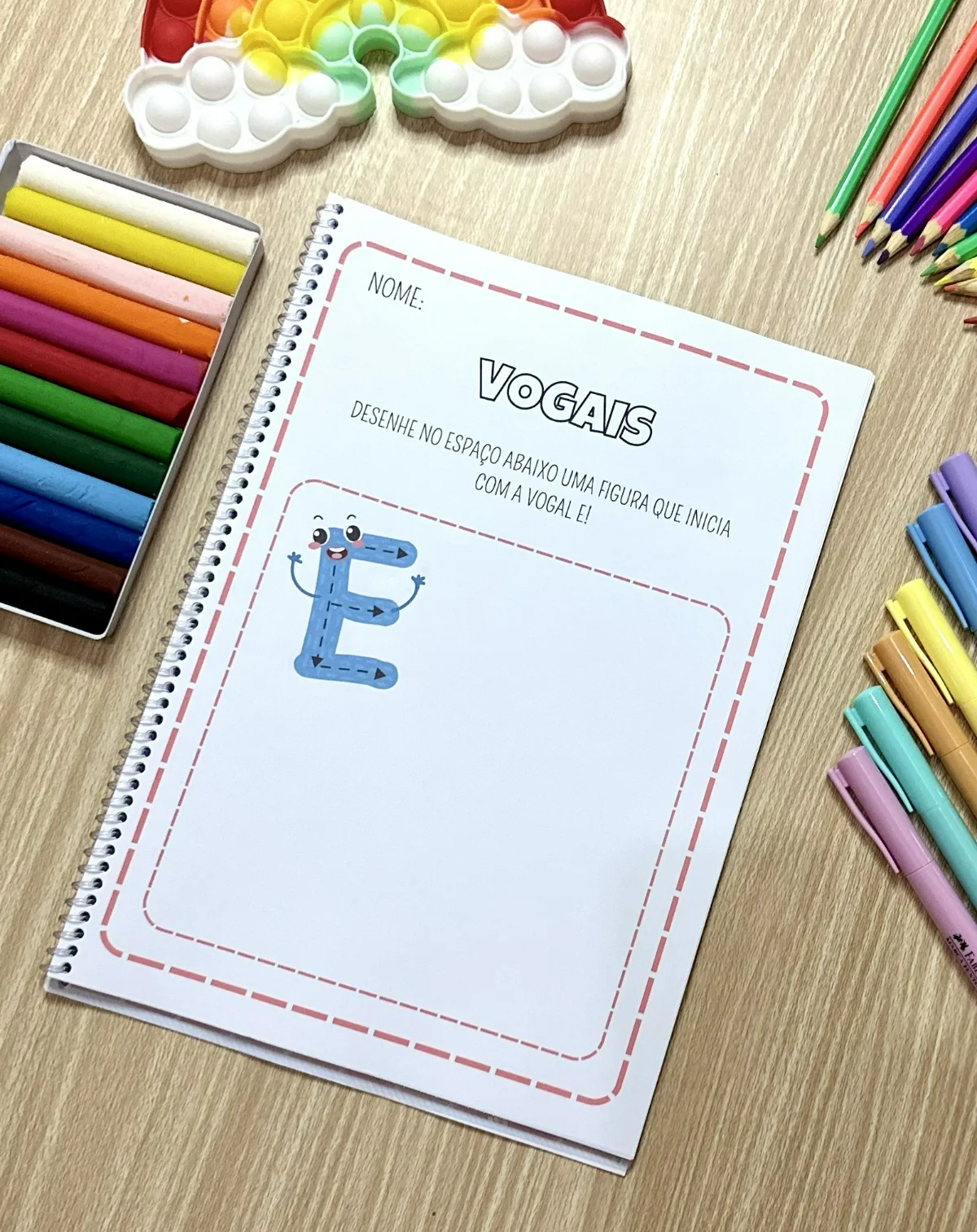 Apostila Conhecendo as Vogais | Educação Infantil e Alfabetização — amostra 4: A apostila possui 24 páginas de atividades ,…