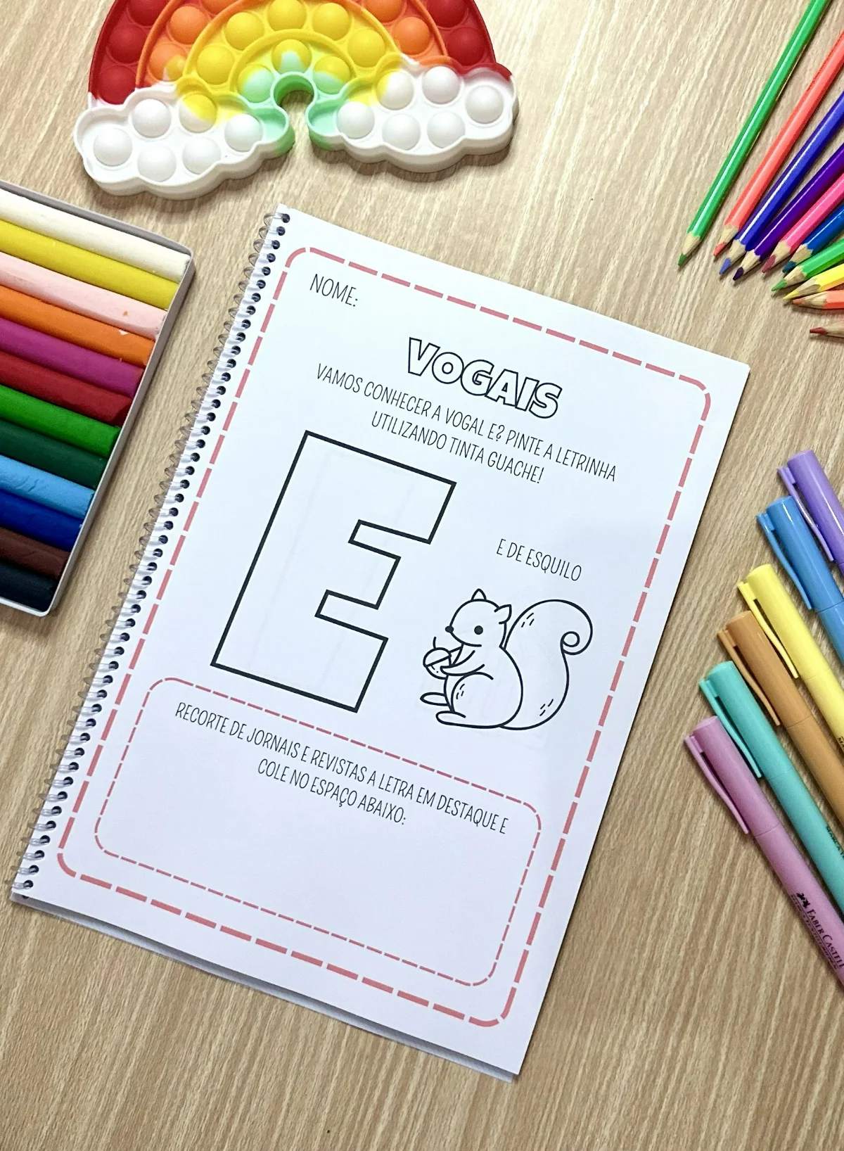 Apostila Conhecendo as Vogais | Educação Infantil e Alfabetização — amostra 6: A apostila possui 24 páginas de atividades ,…