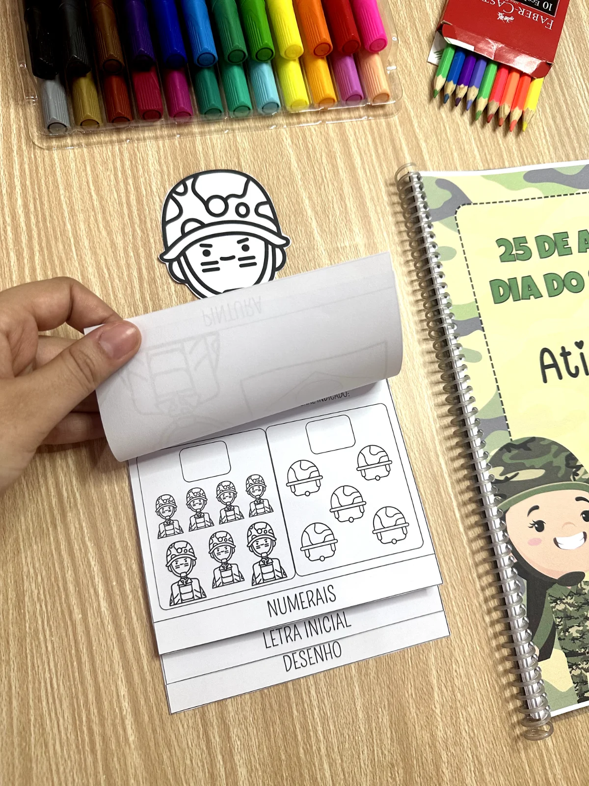 Apostila de atividades dia do soldado — amostra 4: A apostila de atividades Dia do Soldado inclui 14 páginas com propostas…