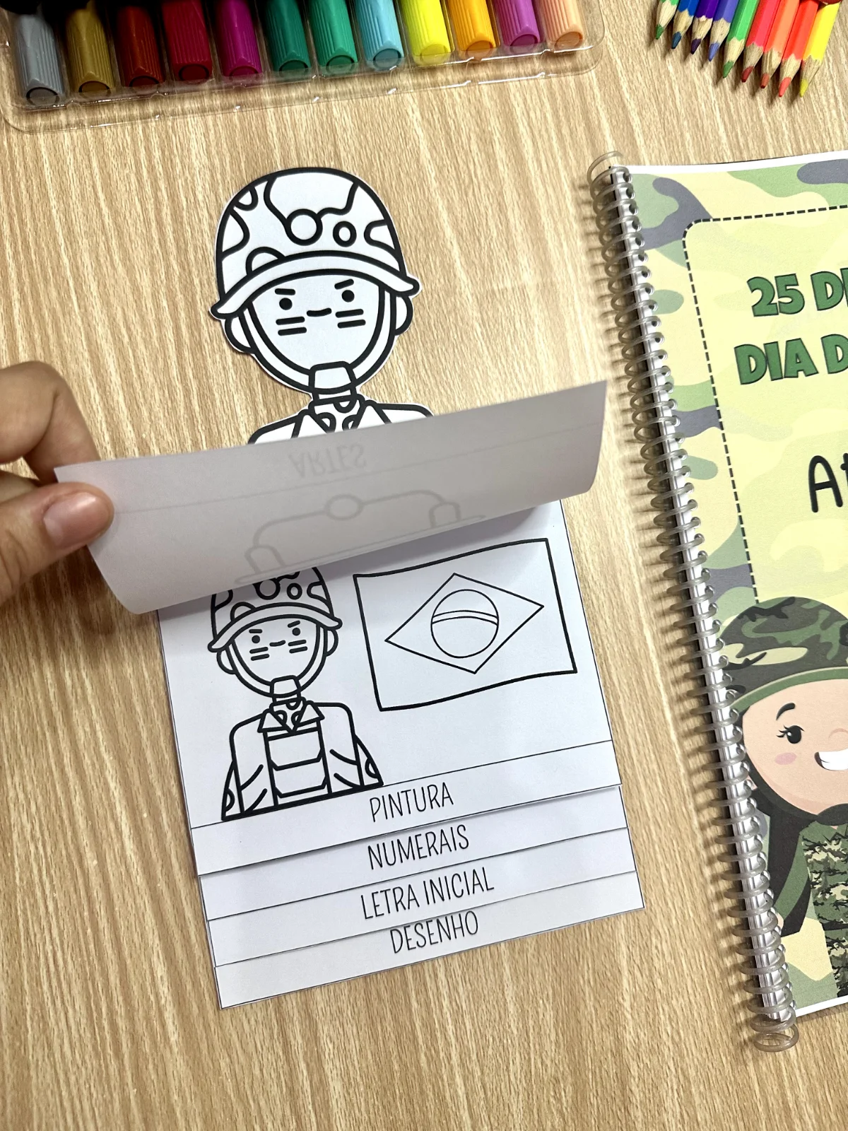 Apostila de atividades dia do soldado — amostra 5: A apostila de atividades Dia do Soldado inclui 14 páginas com propostas…