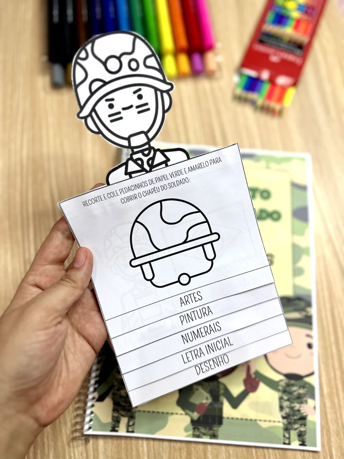 Apostila de atividades dia do soldado — amostra 6: A apostila de atividades Dia do Soldado inclui 14 páginas com propostas…