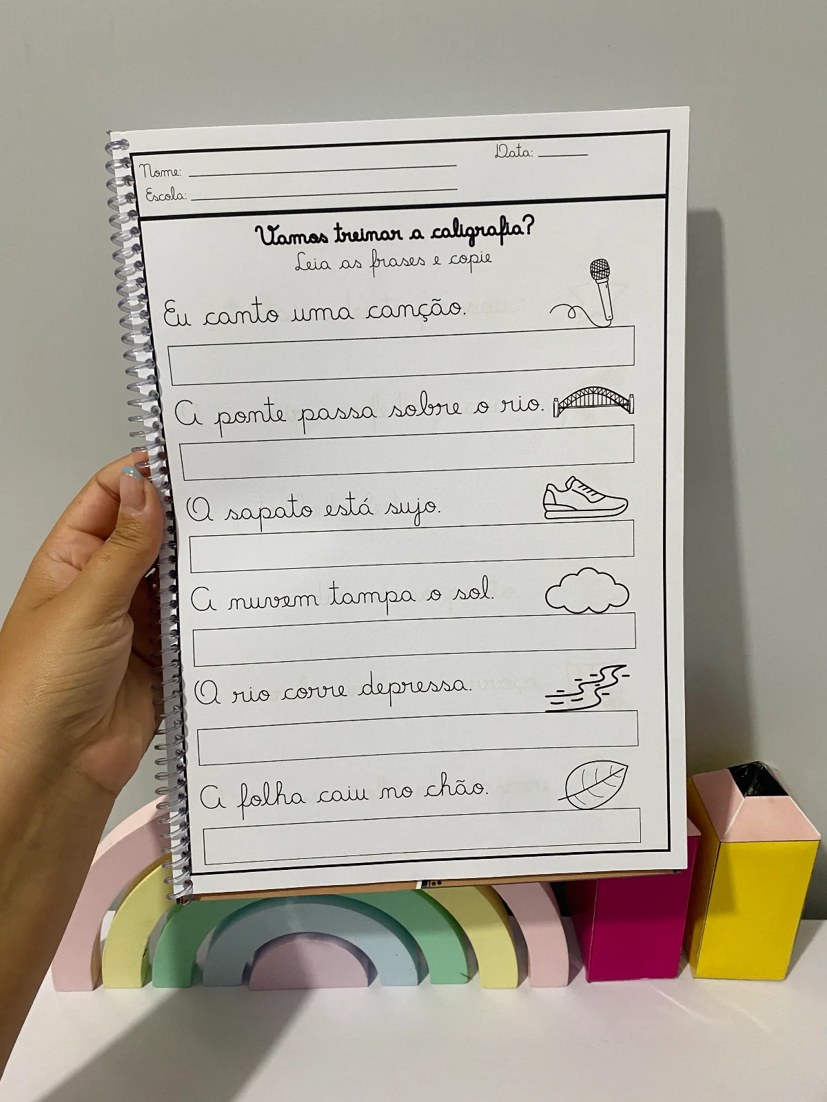 Apostila de Caligrafia com Frases Curtas: Escrita e Alfabetização — amostra 3: Aprimore a letra e a leitura dos seus alunos Apostila de Caligrafia com Frases Curtas: Escrita e Alfabetização — amostra 3: Aprimore a letra e a leitura dos seus alunos