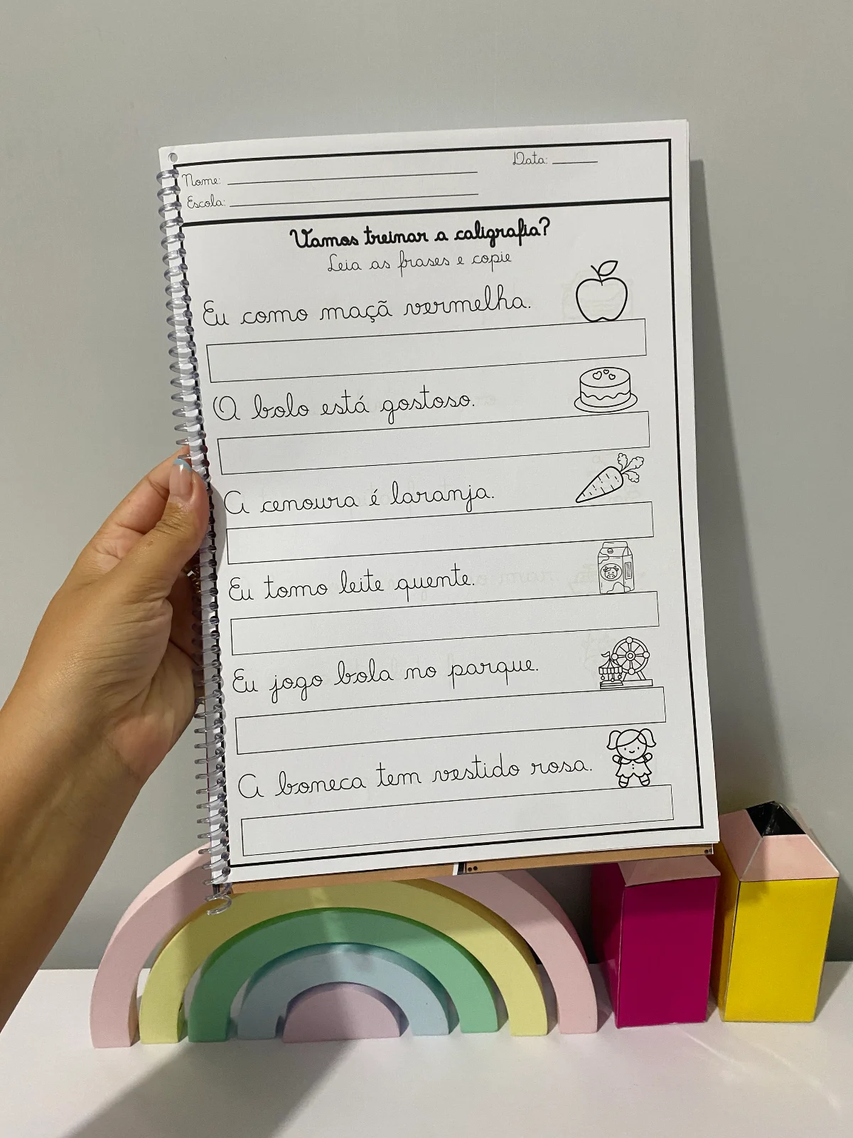 Apostila de Caligrafia com Frases Curtas: Escrita e Alfabetização — amostra 6: Aprimore a letra e a leitura dos seus alunos Apostila de Caligrafia com Frases Curtas: Escrita e Alfabetização — amostra 6: Aprimore a letra e a leitura dos seus alunos