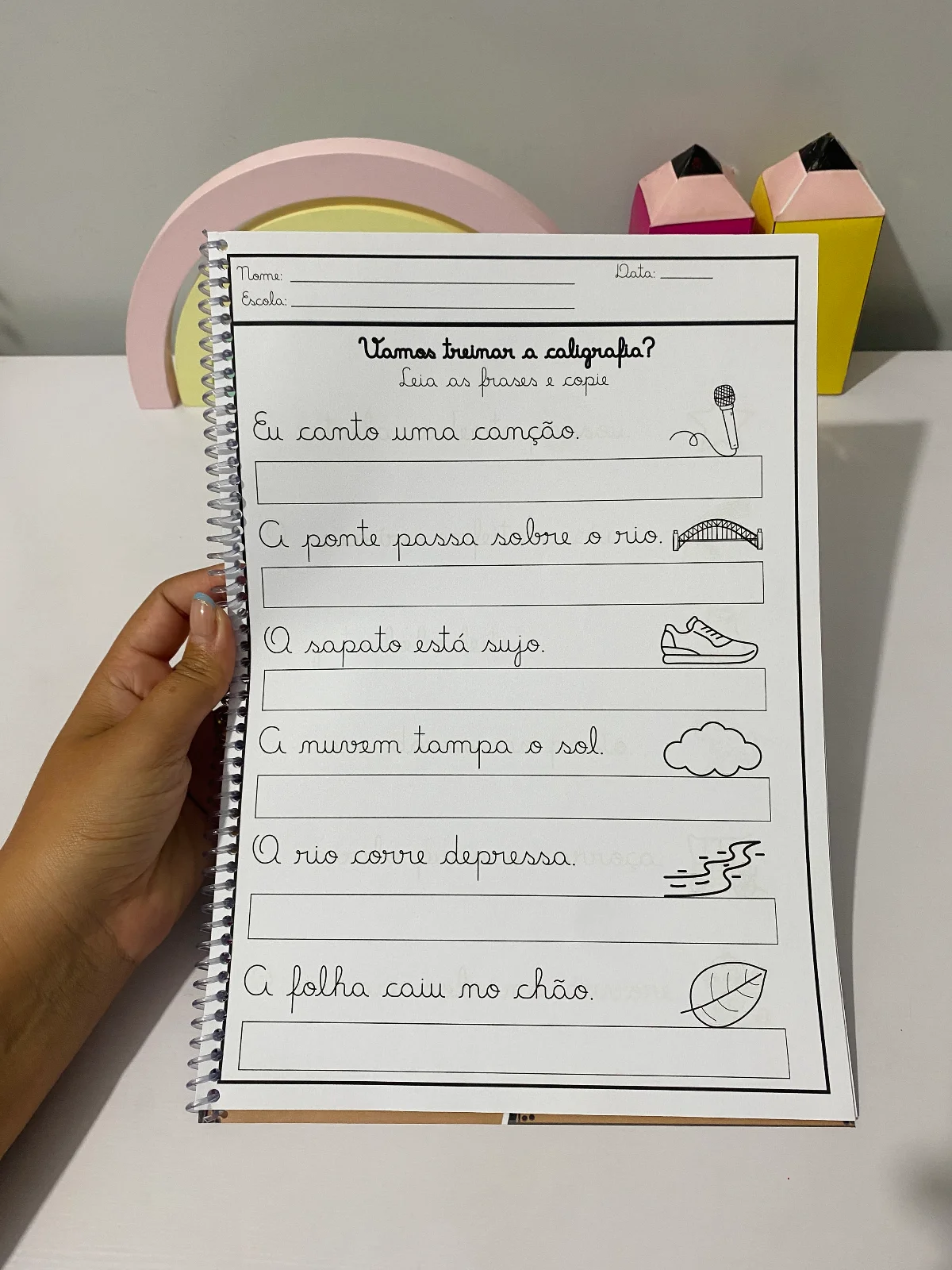 Apostila de Caligrafia com Frases Curtas: Escrita e Alfabetização — amostra 7: Aprimore a letra e a leitura dos seus alunos Apostila de Caligrafia com Frases Curtas: Escrita e Alfabetização — amostra 7: Aprimore a letra e a leitura dos seus alunos
