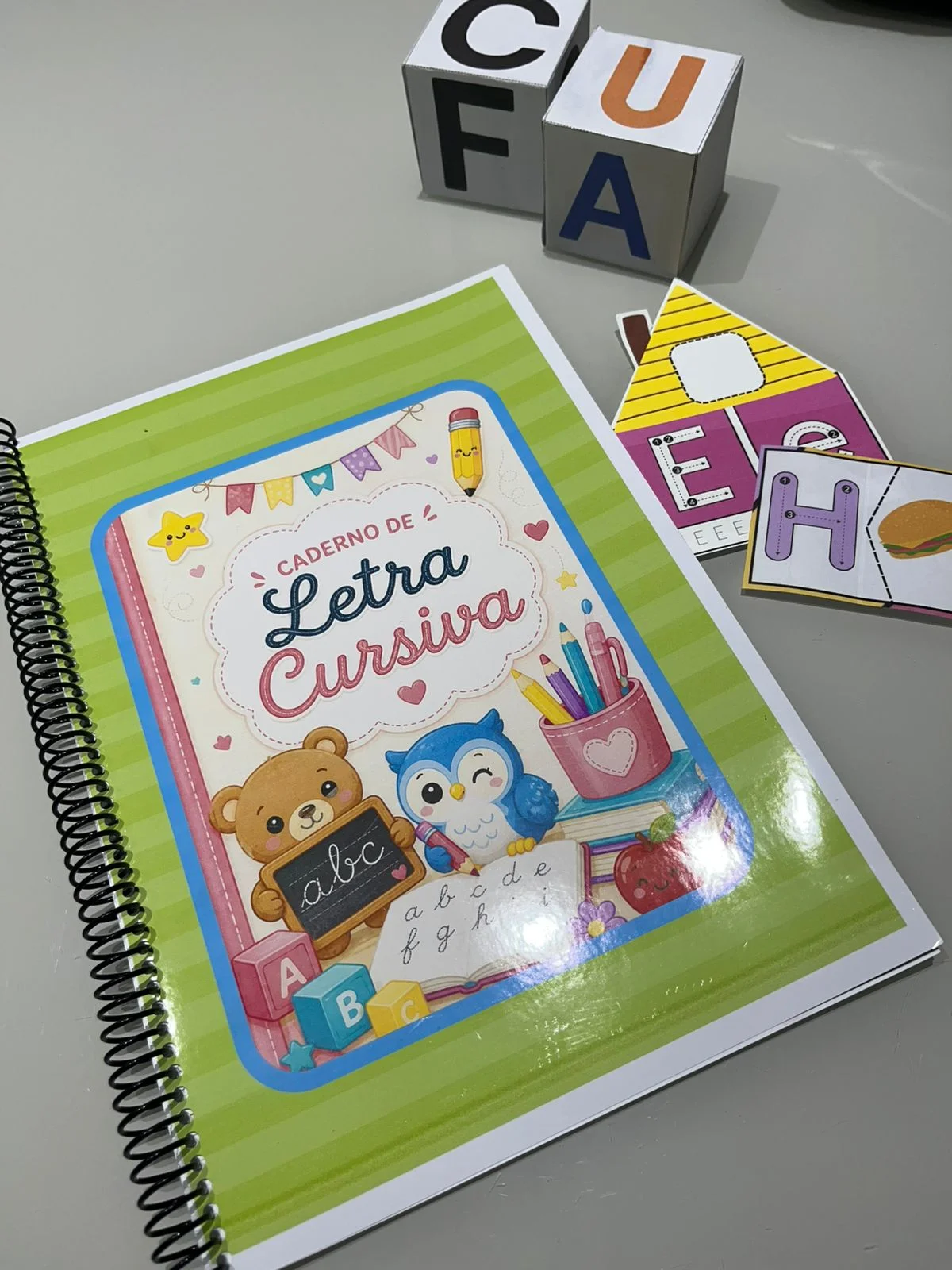 APOSTILA DE TREINO DE LETRA CURSIVA - Alfabetização — amostra 4: A verdade é simples: 👉 Não é falta de esforço APOSTILA DE TREINO DE LETRA CURSIVA - Alfabetização — amostra 4: A verdade é simples: 👉 Não é falta de esforço