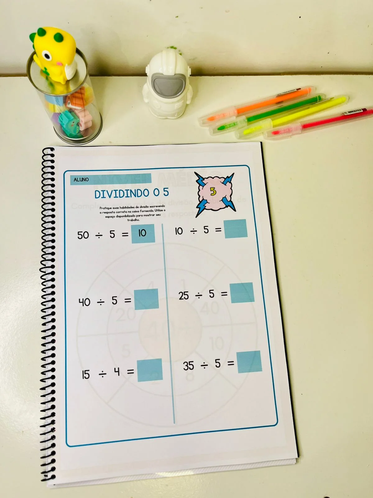 Apostila Divisão Simples – Atividades de Matemática — amostra 1: Atividades de divisão com operações, problemas, desafios,…