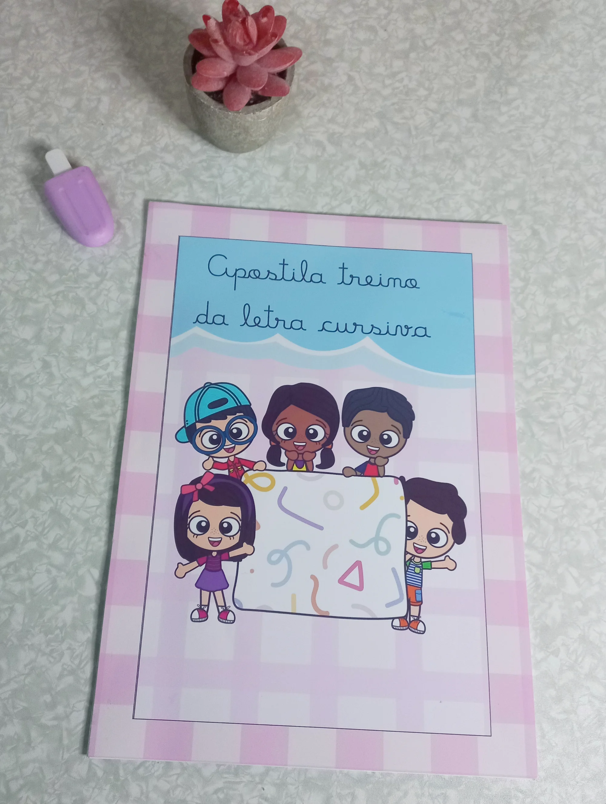 Apostila Letra Cursiva – Treino de Escrita e Alfabeto — amostra 1: São 17 páginas prontas para imprimir e utilizar!