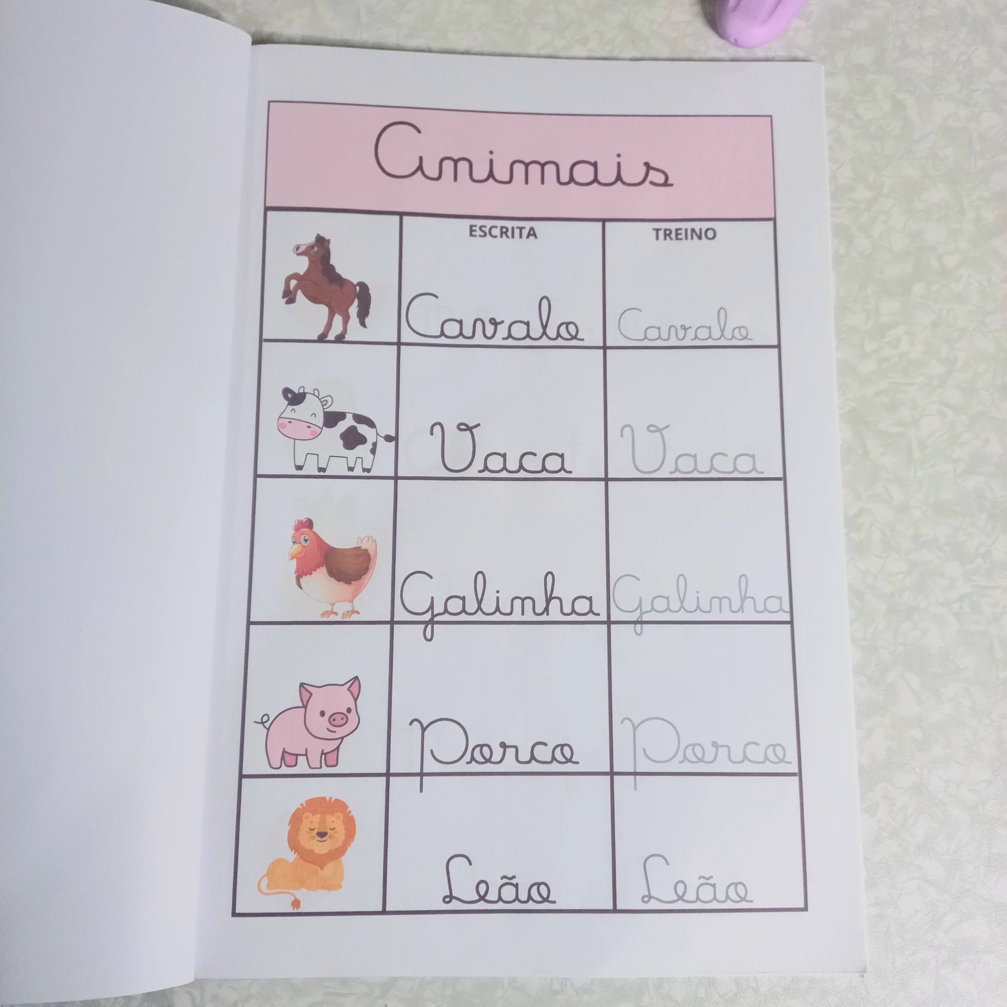 Apostila Letra Cursiva – Treino de Escrita e Alfabeto — amostra 4: Apostila com 17 páginas para treinar letra cursiva com…