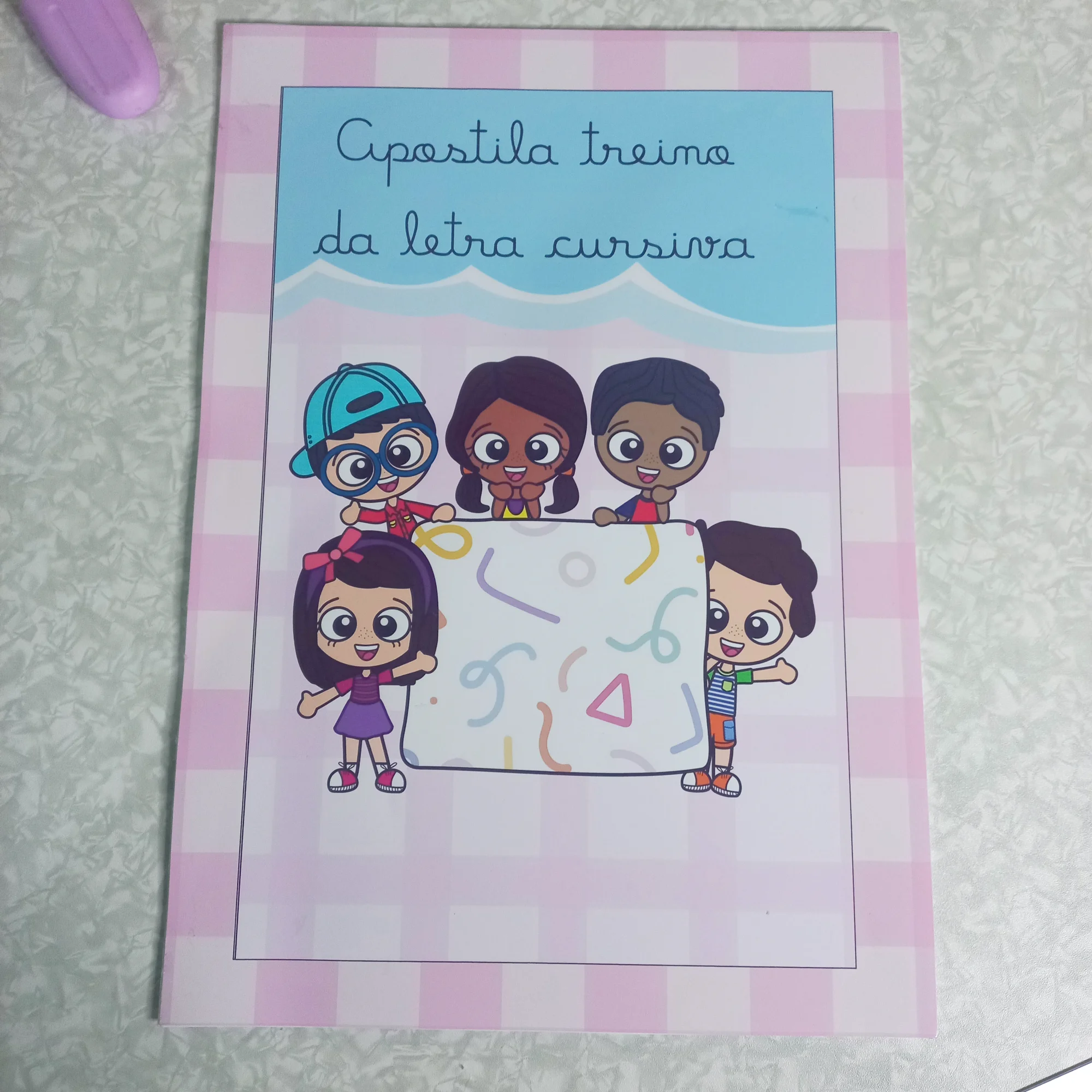 Apostila Letra Cursiva – Treino de Escrita e Alfabeto — amostra 6: Apostila com 17 páginas para treinar letra cursiva com…