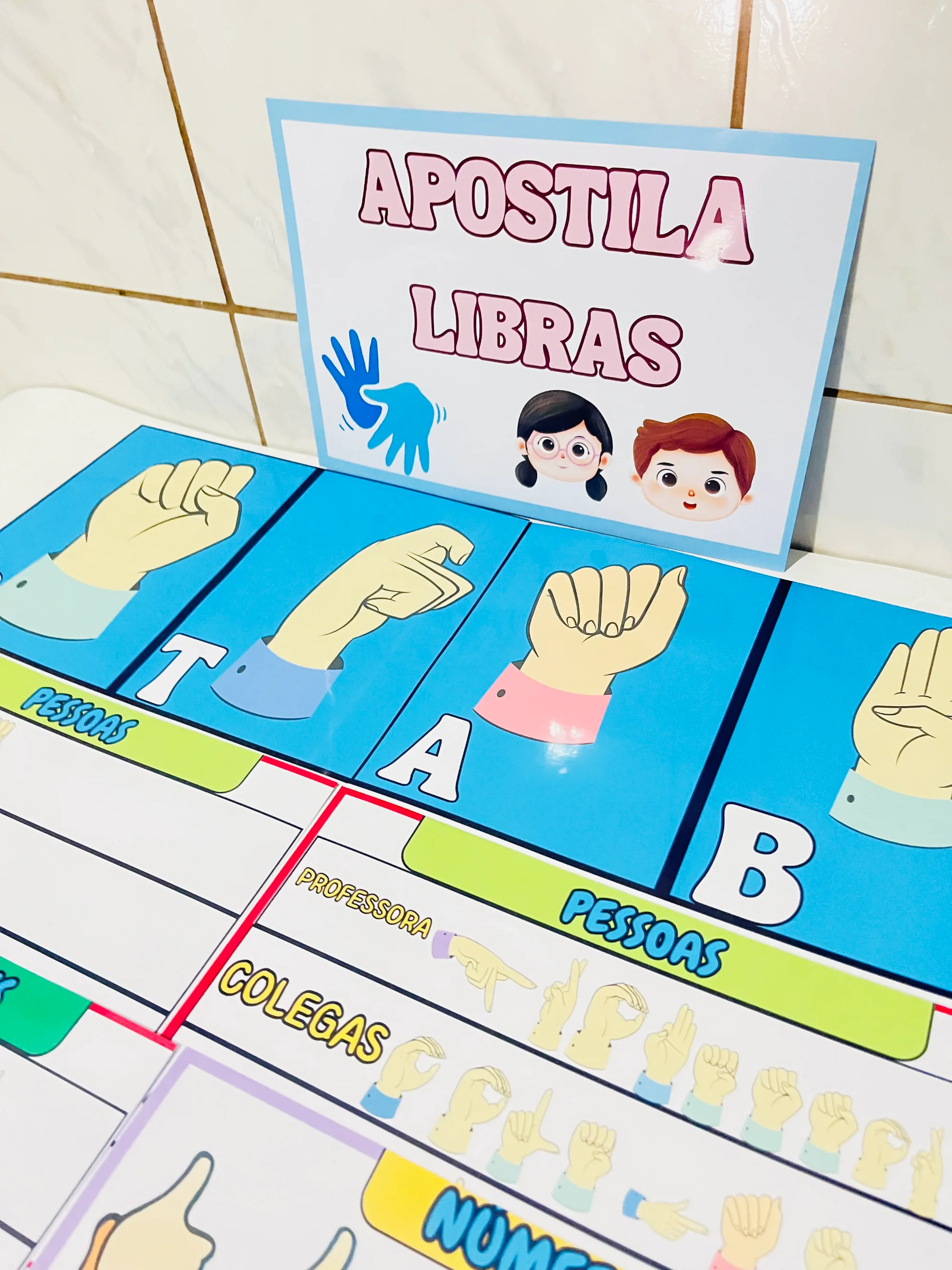 🎯 APOSTILA LIBRAS – COMUNICAÇÃO E INCLUSÃO AO ALCANCE DAS MÃOS! 🤟 — amostra 5: ✨ O que você vai encontrar na apostila: 🔠…