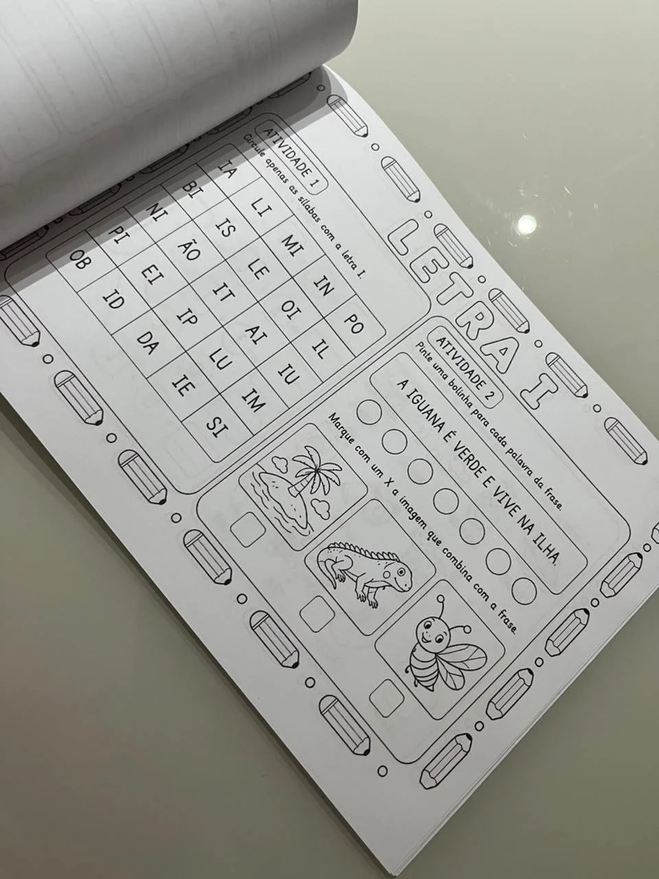 Apostila Meu Primeiro Alfabeto — amostra 1: Apostila meu primeiro alfabeto Ideal para educação infantil São 26 letras do…