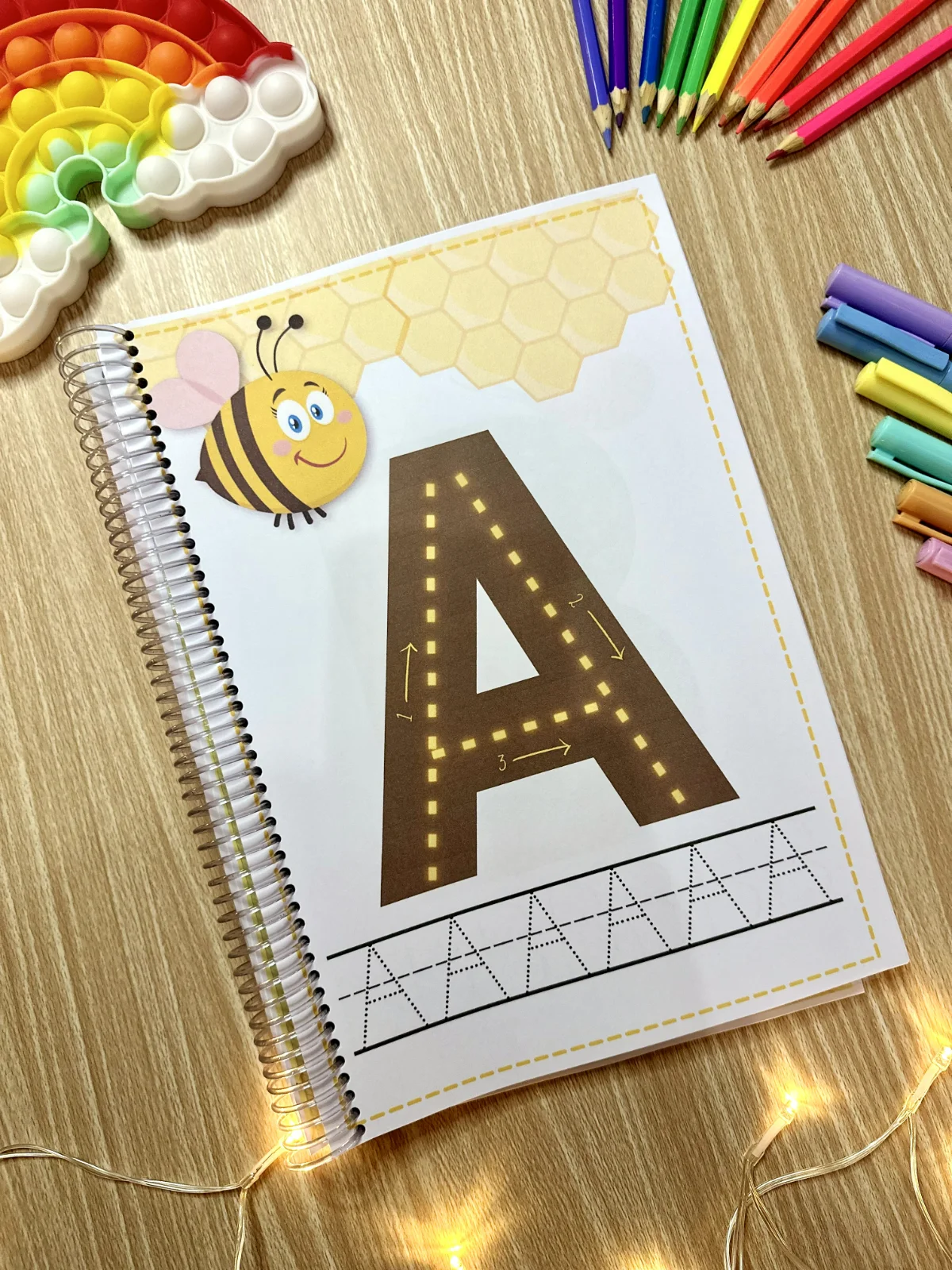 Apostila Traçando as Letras: 86 Páginas em PDF — amostra 2: Apostila com 86 páginas de traçado, cobertura e escrita das…